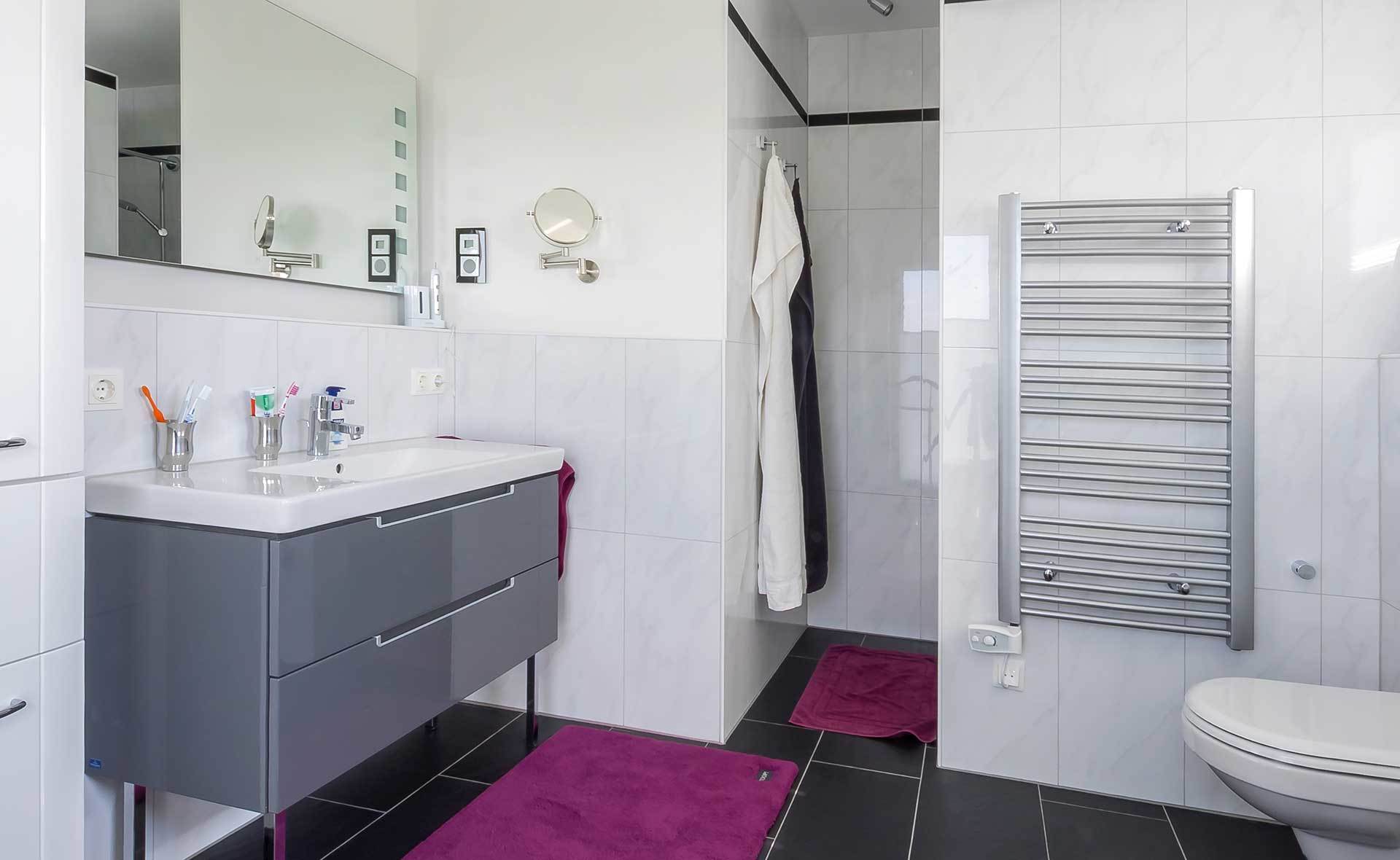 Fertighaus im Bauhausstil – Kauf in Dreieich – fertighaus-bauhausstil-s-154-d-badezimmer (4/13)
