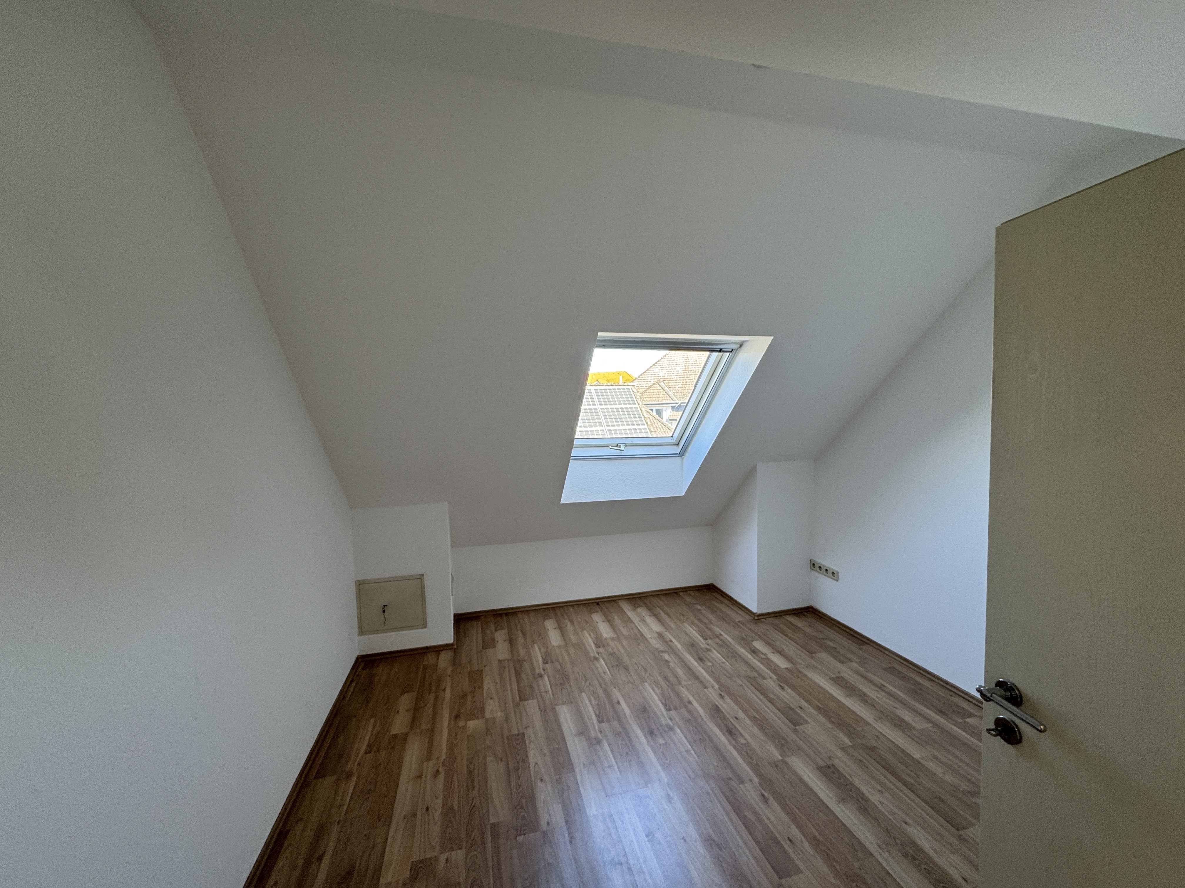 Viel Platz unter dem Dach – Maisonettewohnung mit Balkon, zwei Bädern und Tiefgarage – Kauf in Dreieich – IMG_3649 (6/13)