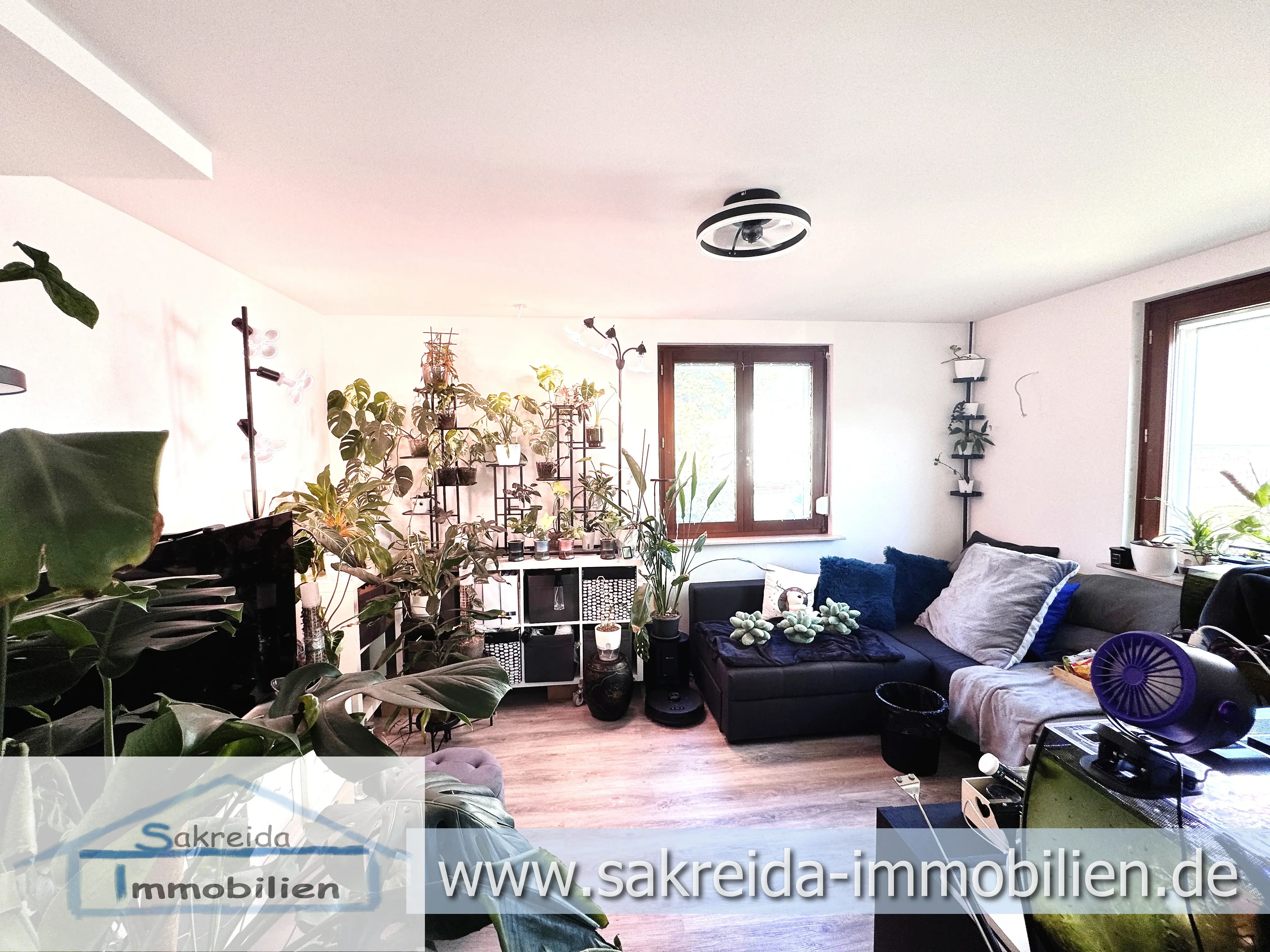 „Ihr Traumhaus in Biebergemünd – Modernisiertes Zweifamilienhaus mit Garten “ – Kauf in Biebergemünd – 15_Wohnzimmer Erdgeschoss  (35/43)