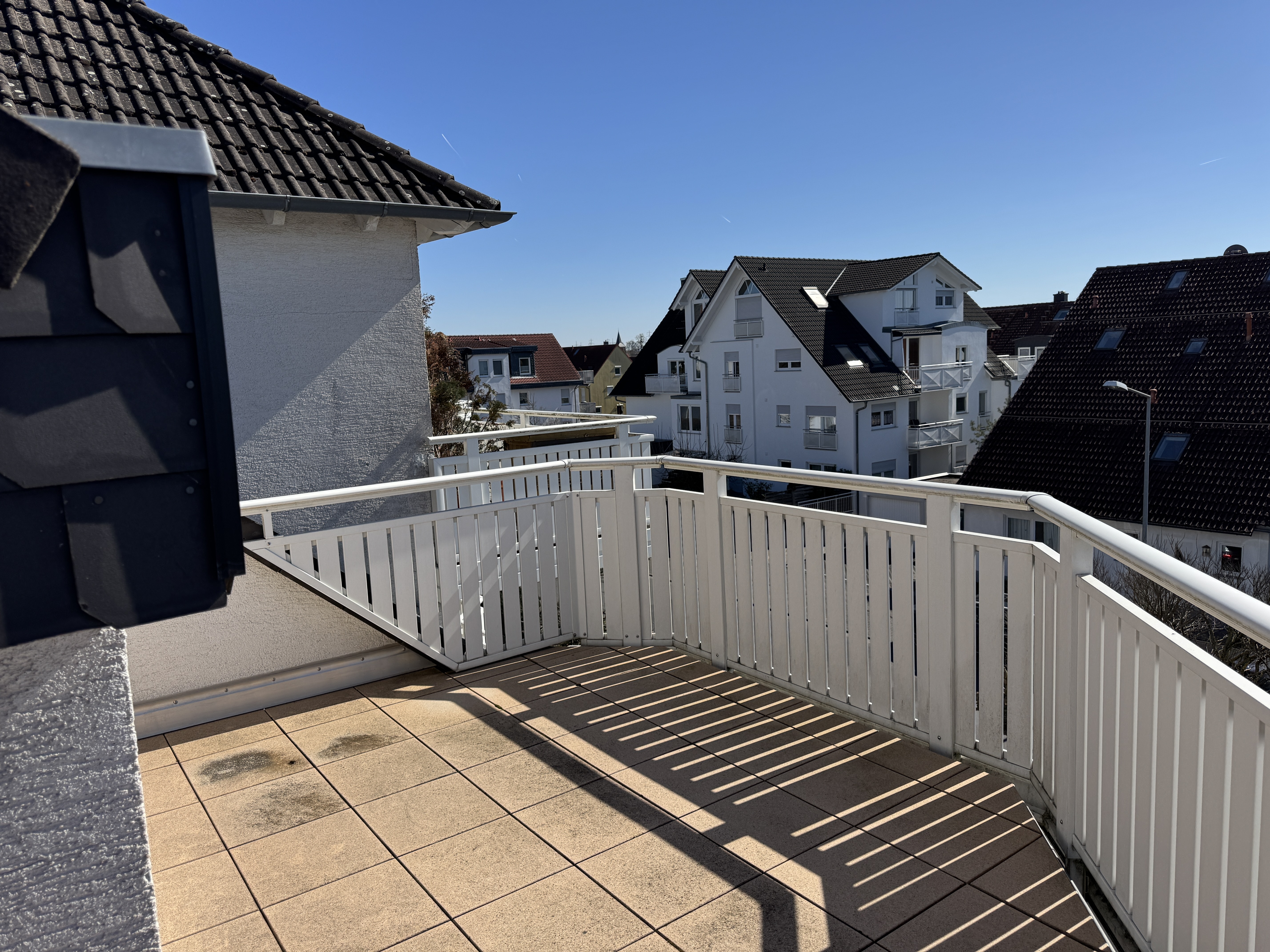 Viel Platz unter dem Dach – Maisonettewohnung mit Balkon, zwei Bädern und Tiefgarage – Kauf in Dreieich – IMG_3680 (12/13)