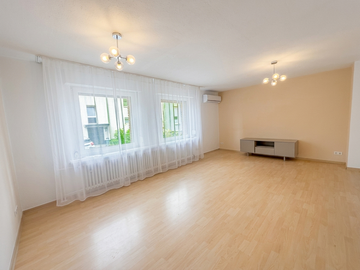 Viel Platz für die ganze Familie, Reihenendhaus mit Traumgarten, Terrasse und 3 Garagen - Bild 7