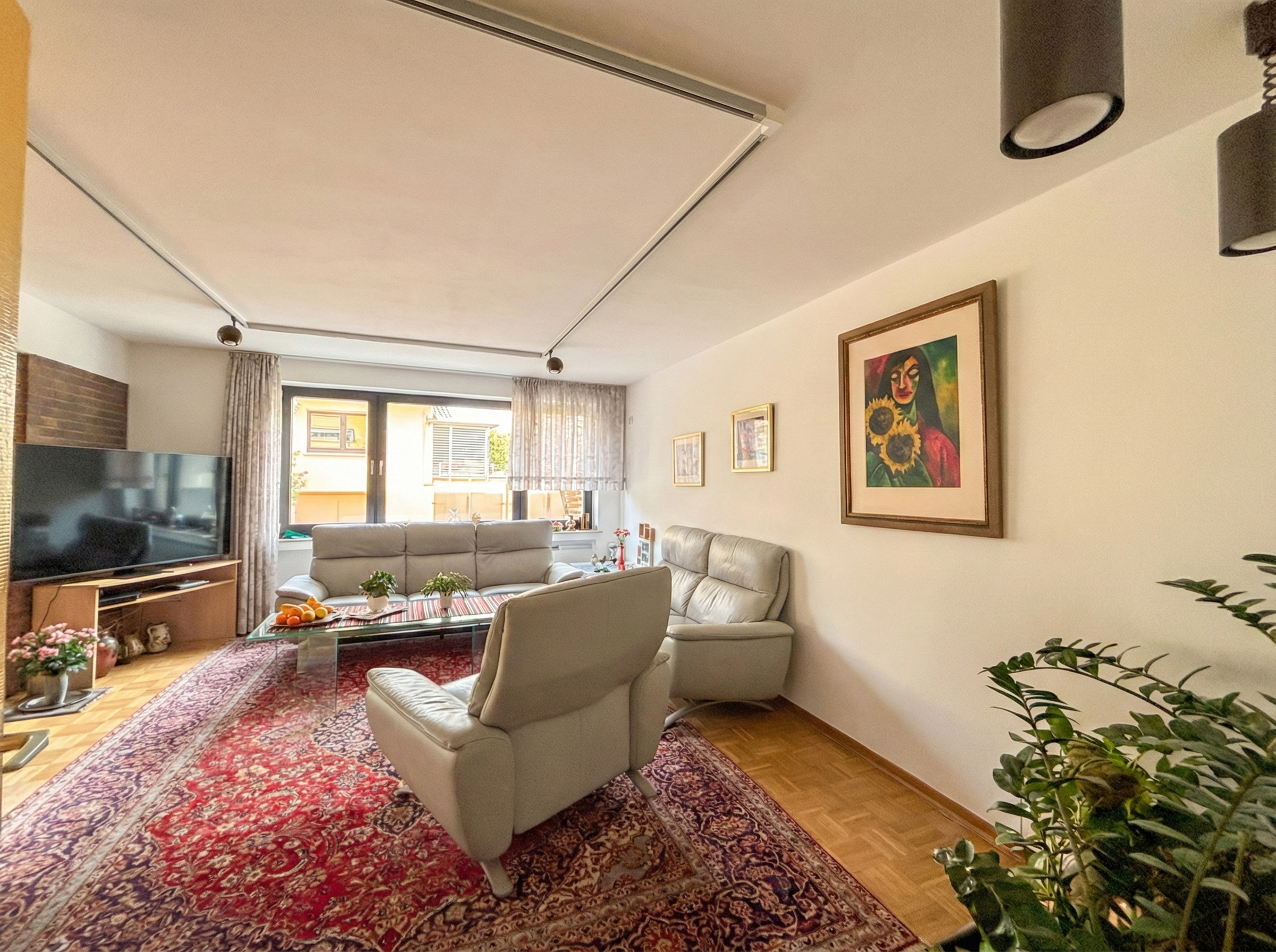 Seltenes Raumangebot: 6 Zimmer, XXL-Terrasse, 3 Garagen - Bild 6