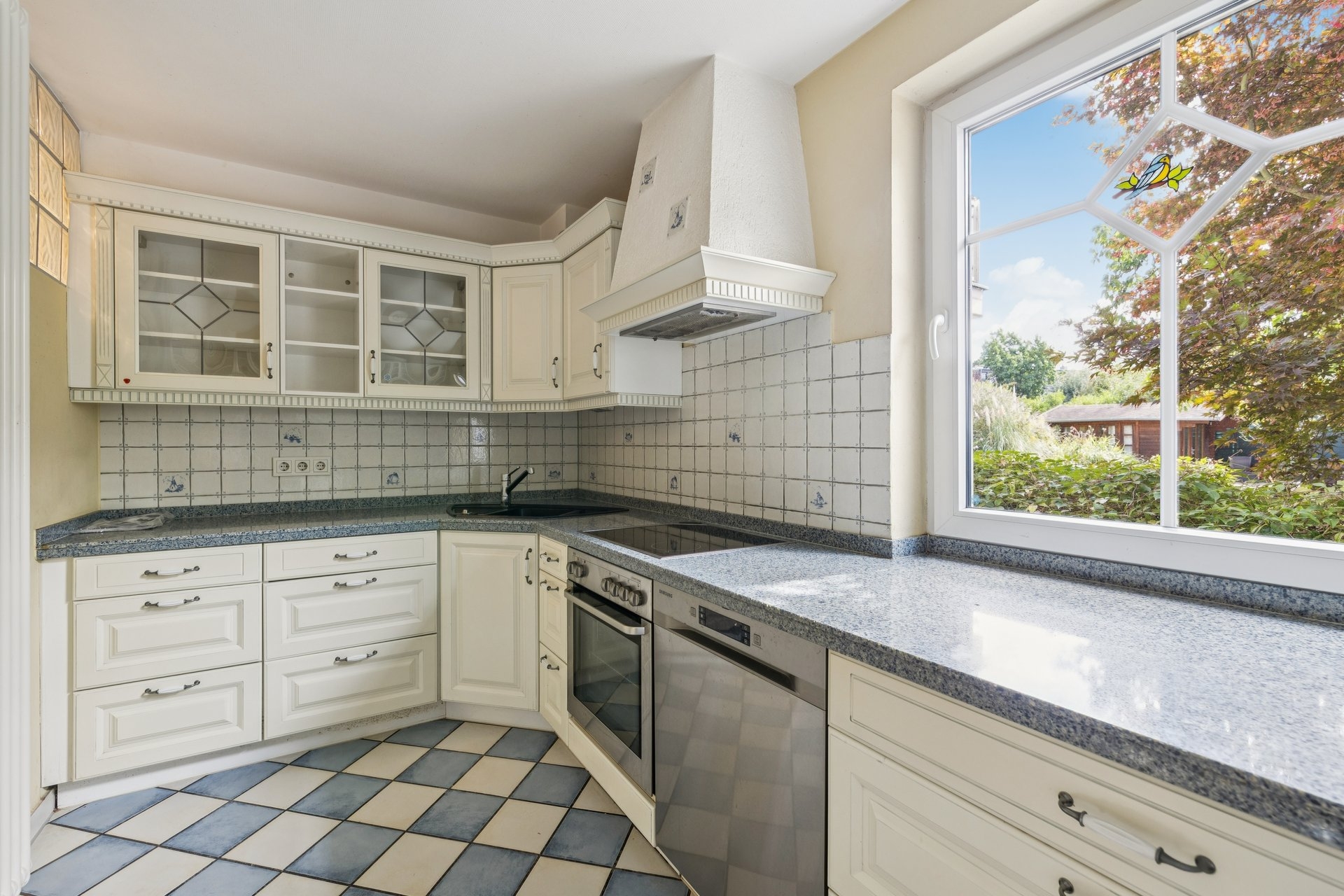 Ein Zuhause, viele Möglichkeiten: Gemeinsam wohnen mit Pool & Garten & Garagen - Bild 5