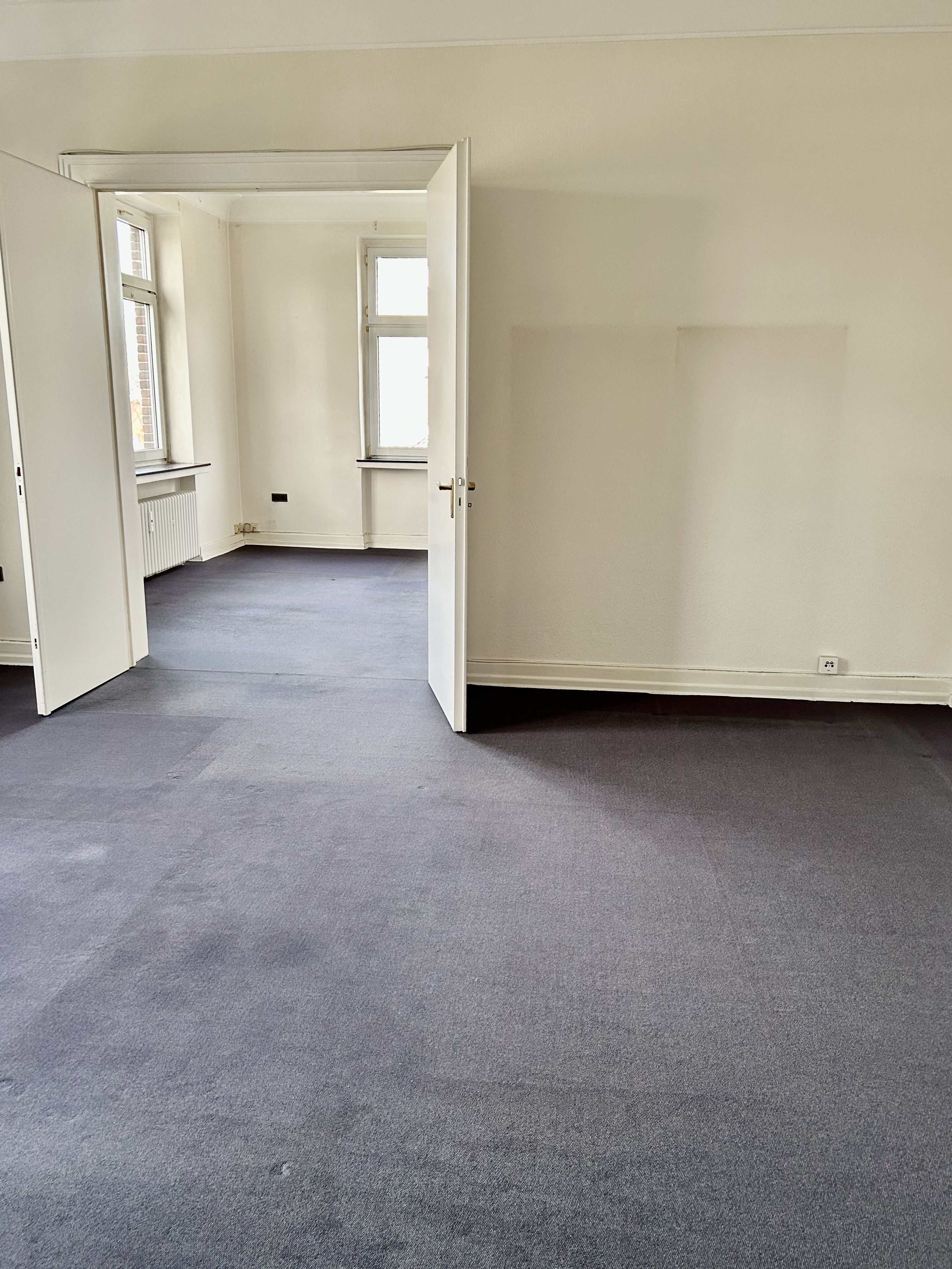 Geräumige Altbauwohnung in begehrter Düsseldorfer Lage mit viel Raum zum Leben - Bild 4