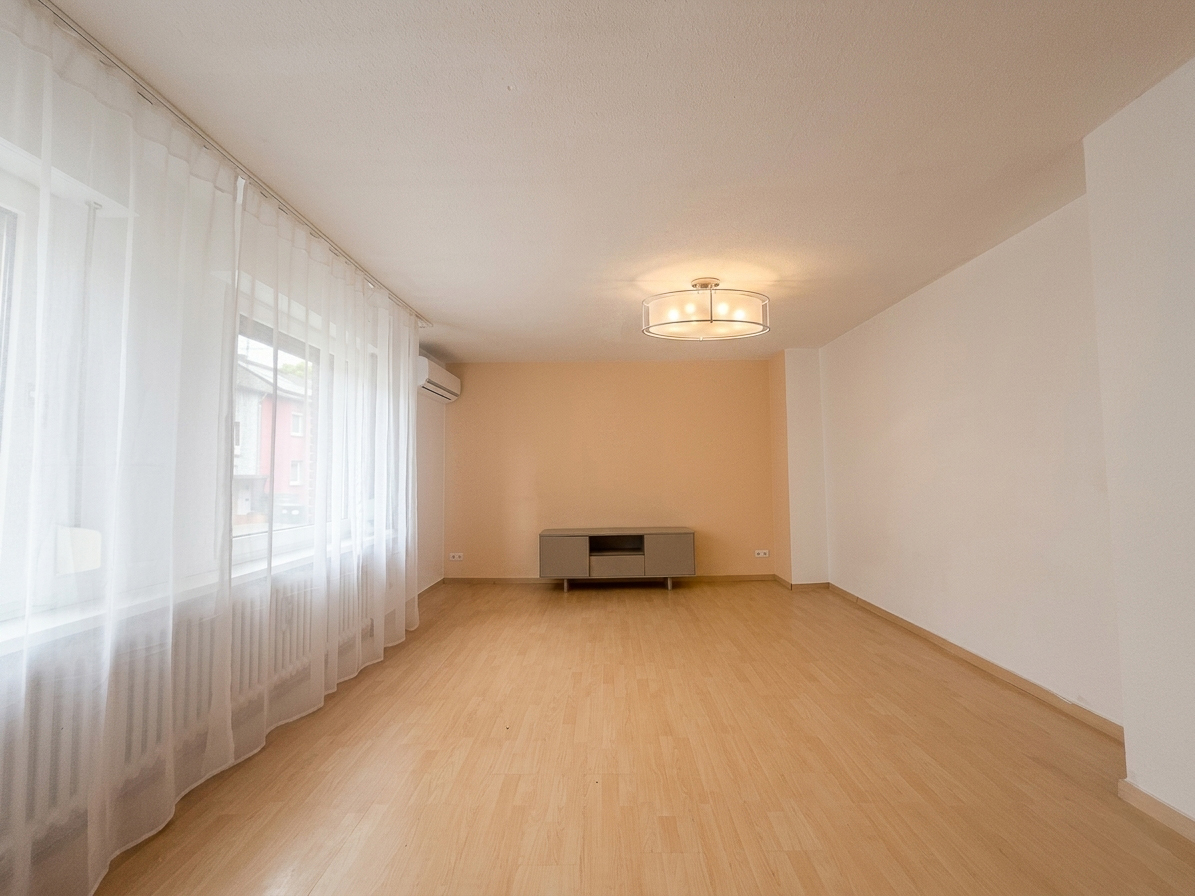 Viel Platz für die ganze Familie, Reihenendhaus mit Traumgarten, Terrasse und 3 Garagen - Bild 9