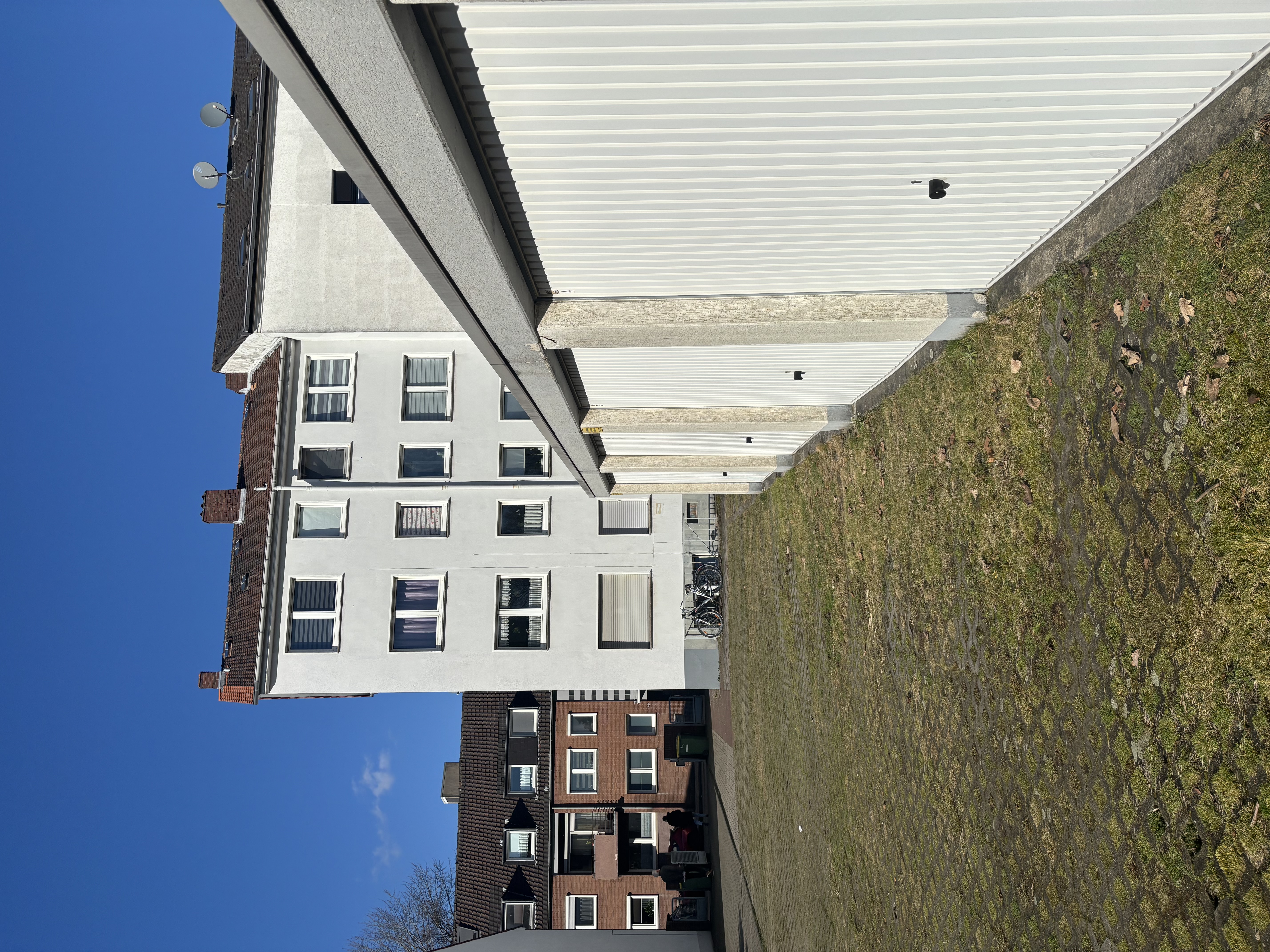Solide Kapitalanlage. Gepflegtes Mehrfamilienhaus in ruhiger Lage mit Garagen u Stellplätzen. - Bild 5
