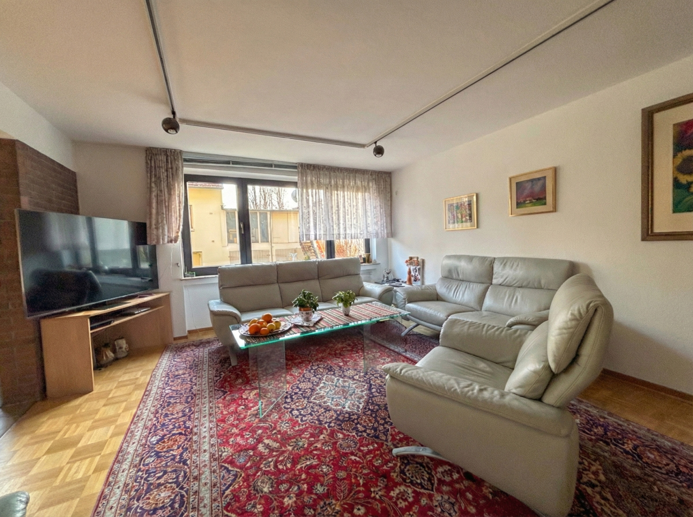 Seltenes Raumangebot: 6 Zimmer, XXL-Terrasse, 3 Garagen - Bild 7