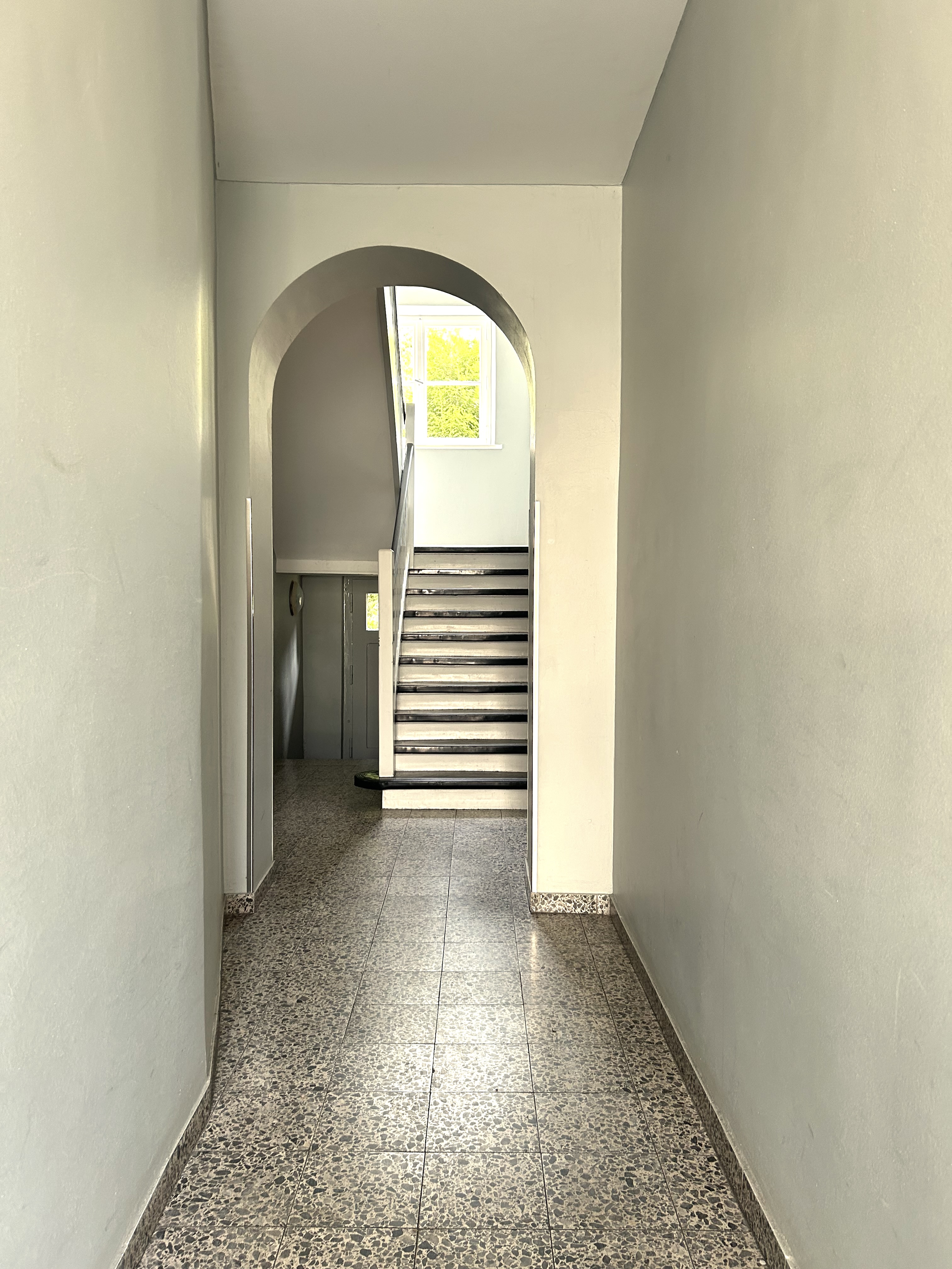Charmantes 4-Parteienhaus in ruhiger Lage, saniert, gepflegt und mit historischem Altbauflair - Bild 4