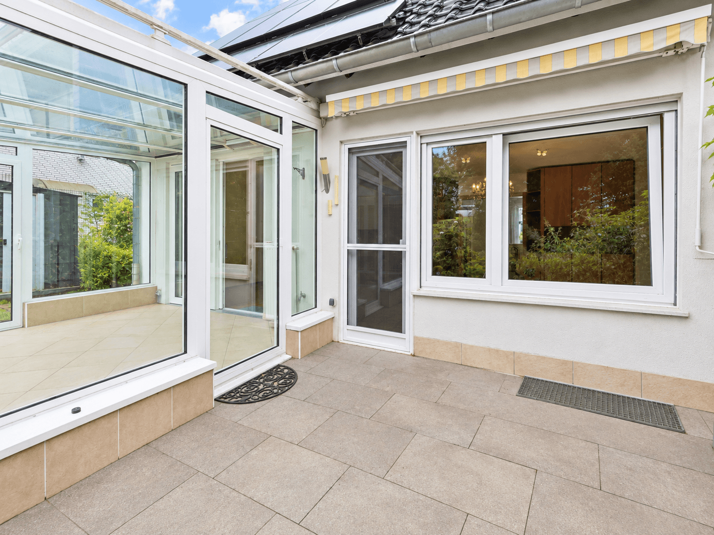 Modernisiert, sonnig, grün: DHH mit PV, Wintergarten & herrlichem Garten in ruhiger Lage - Bild 5