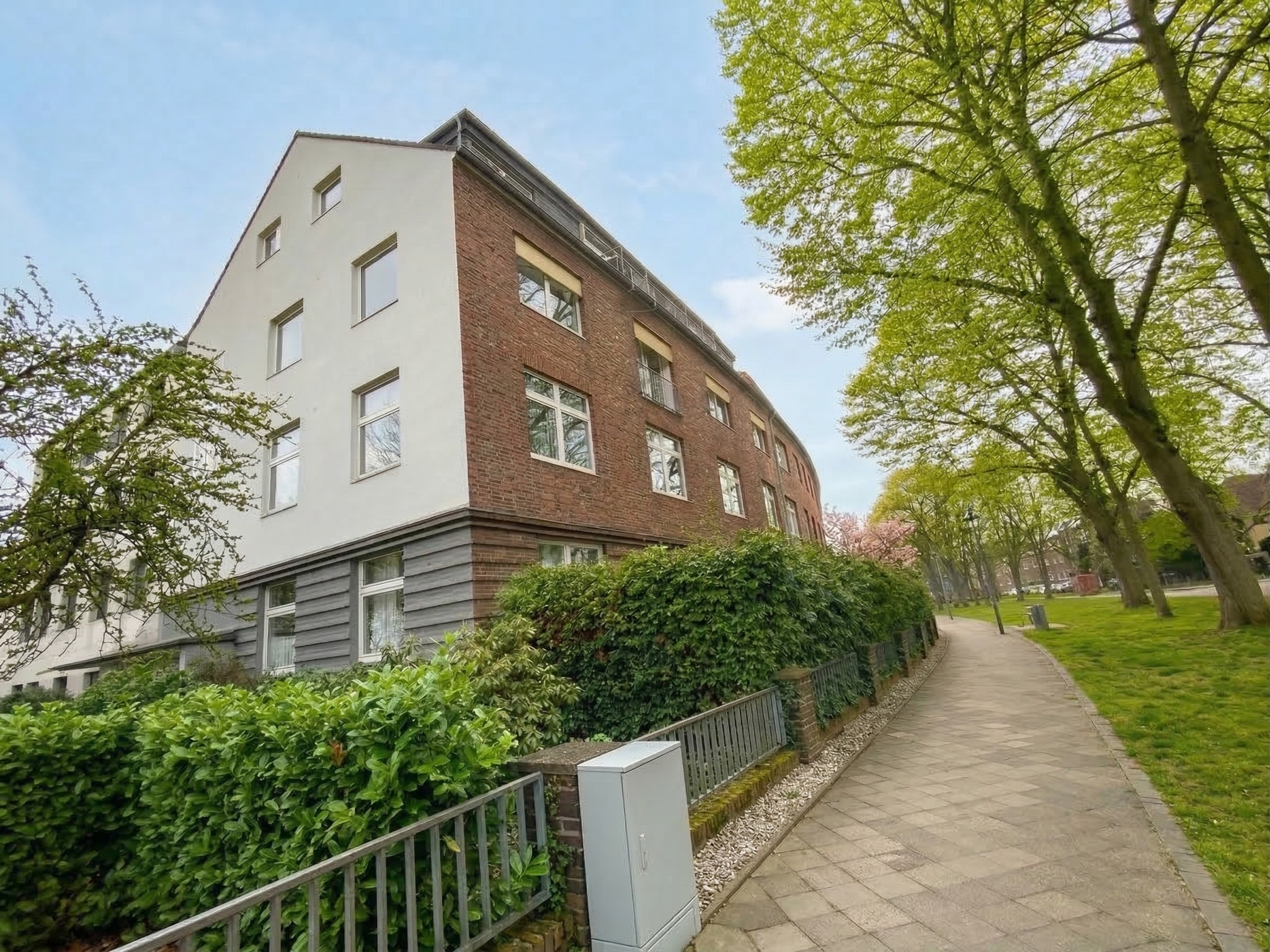 Geräumige Altbauwohnung in begehrter Düsseldorfer Lage mit viel Raum zum Leben - Bild 9