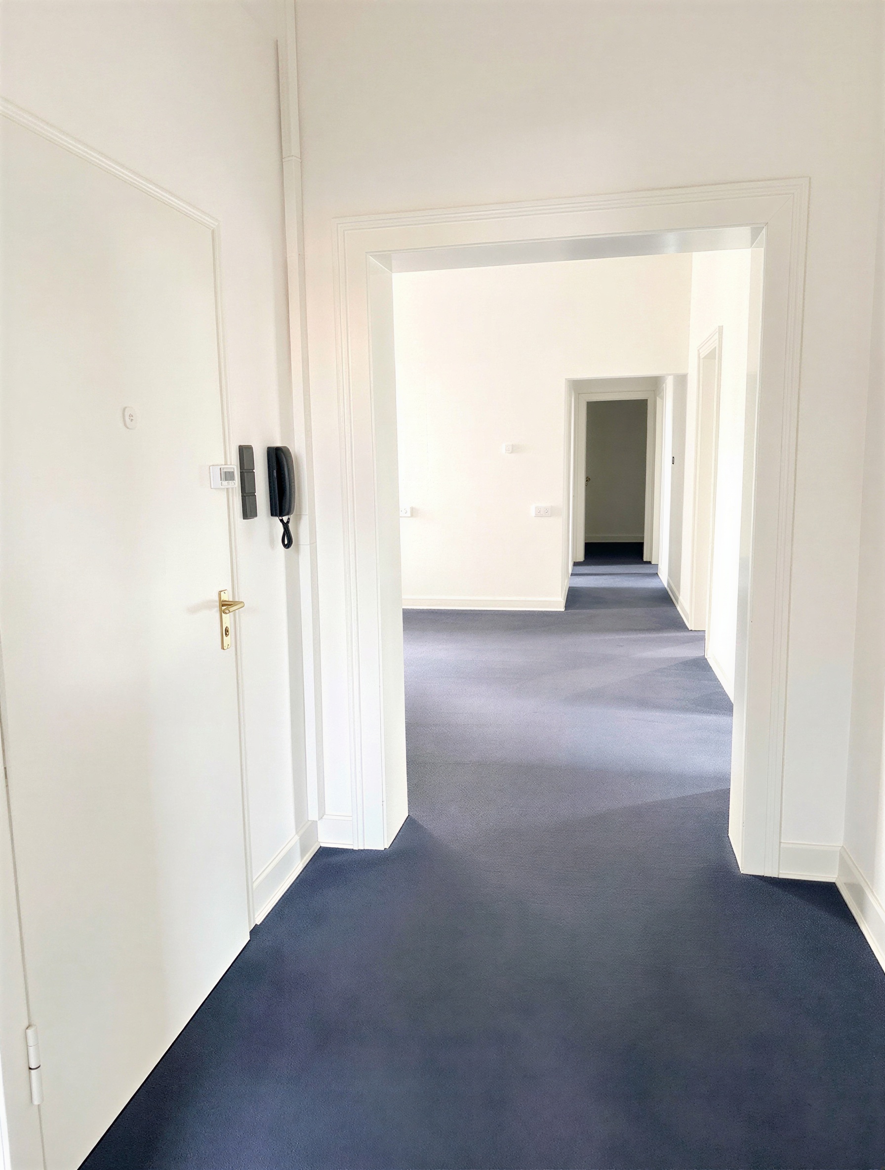Geräumige Altbauwohnung in begehrter Düsseldorfer Lage mit viel Raum zum Leben - Bild 2