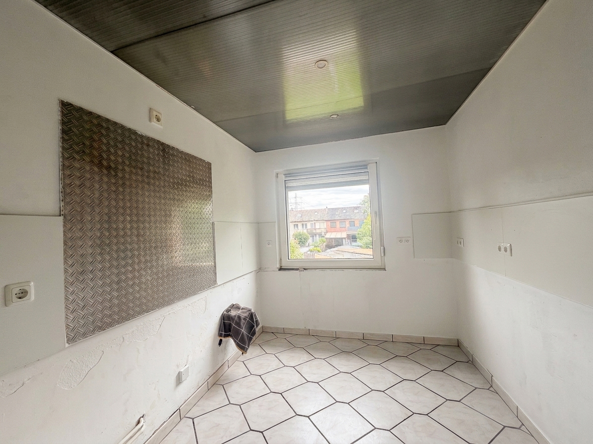 Viel Platz für die ganze Familie, Reihenendhaus mit Traumgarten, Terrasse und 3 Garagen - Bild 11
