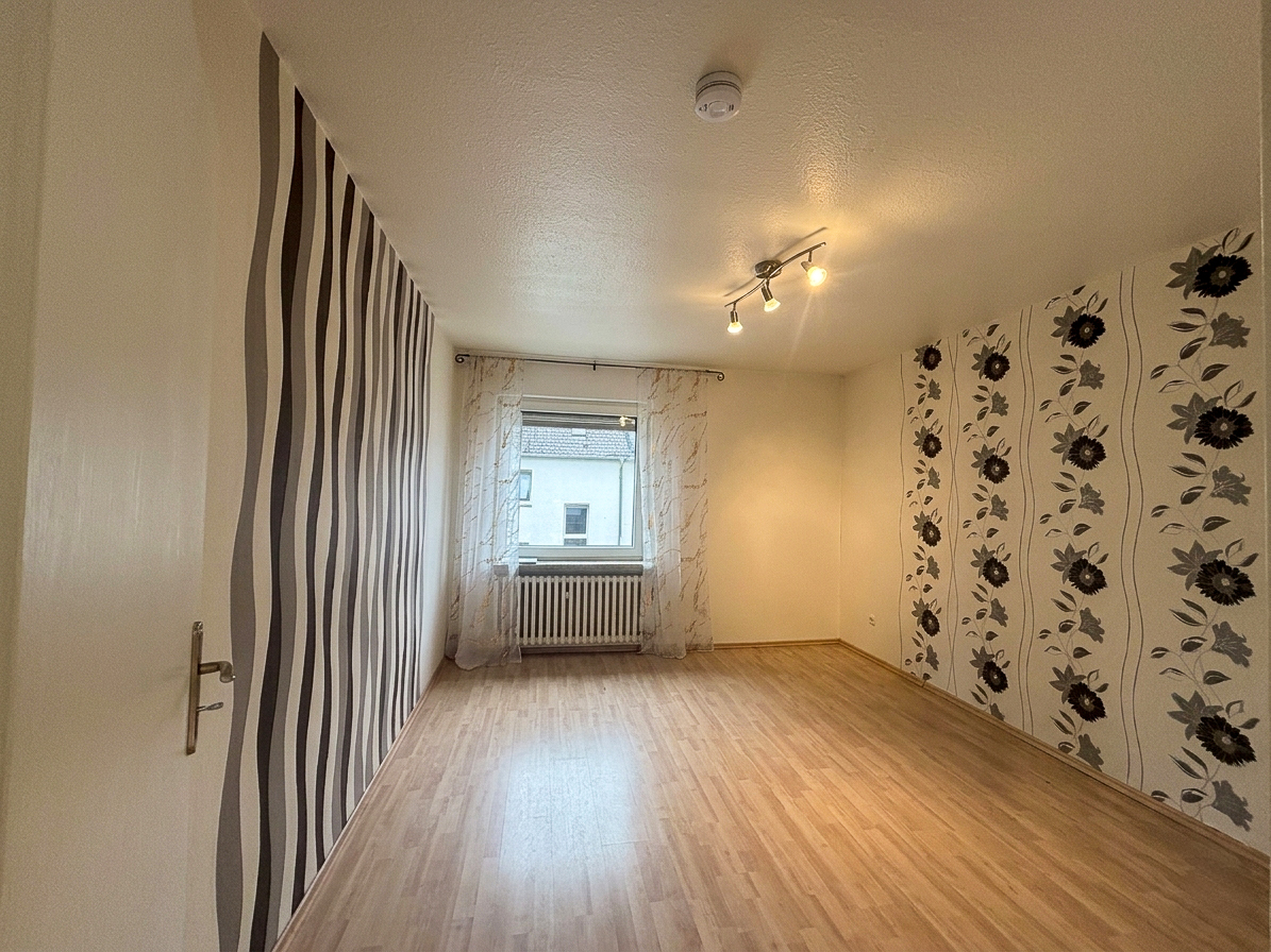 Viel Platz für die ganze Familie, Reihenendhaus mit Traumgarten, Terrasse und 3 Garagen - Bild 8