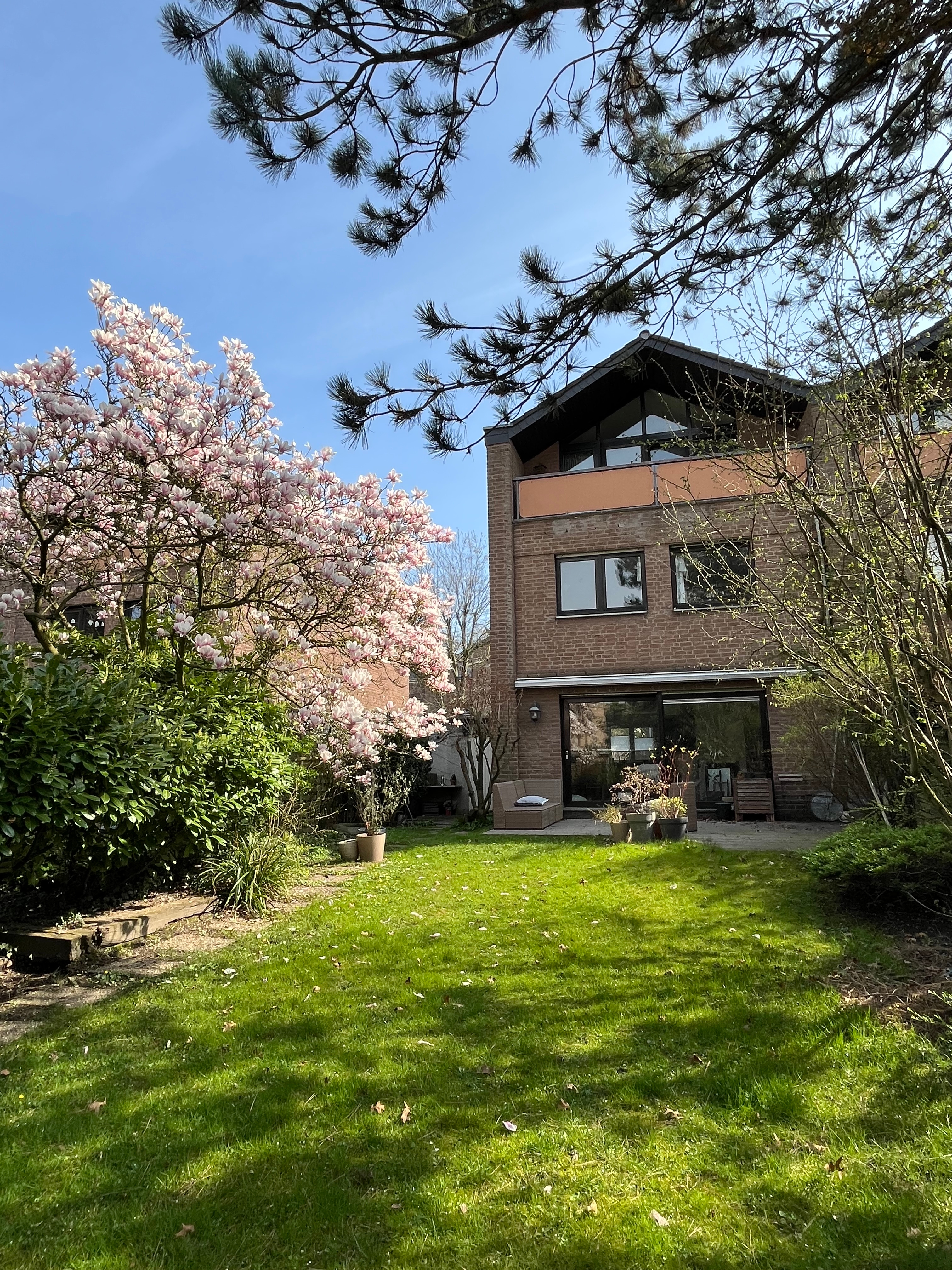 Ihr Familienhaus in Rath! Gepflegt, modernisiert und mit viel Platz für die schönsten Jahre! - Bild 1