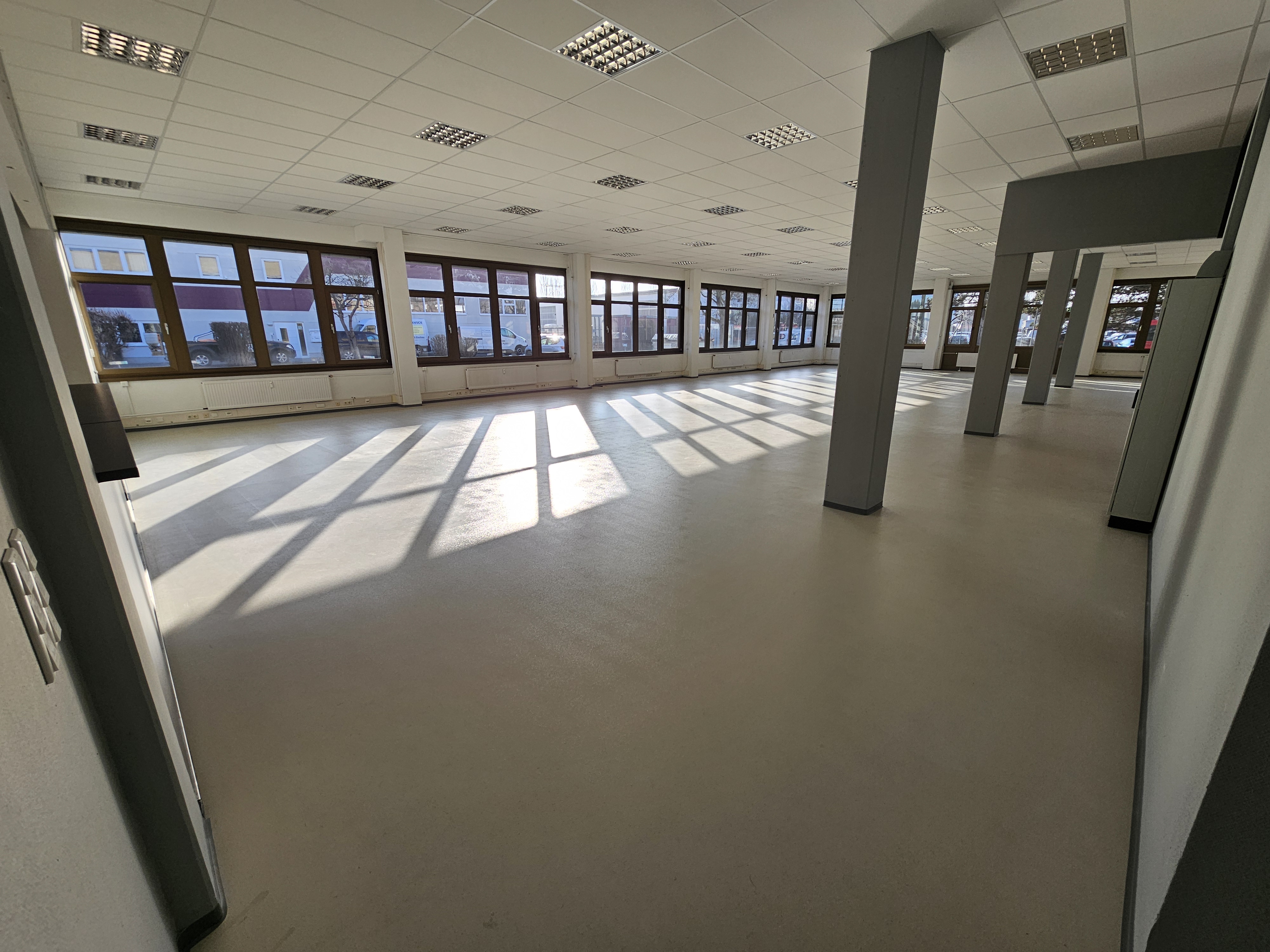 Provisionsfrei – Büro,-Lager & Serviceflächen auf ca. 890 m² im EG in Karlsfeld bei München
