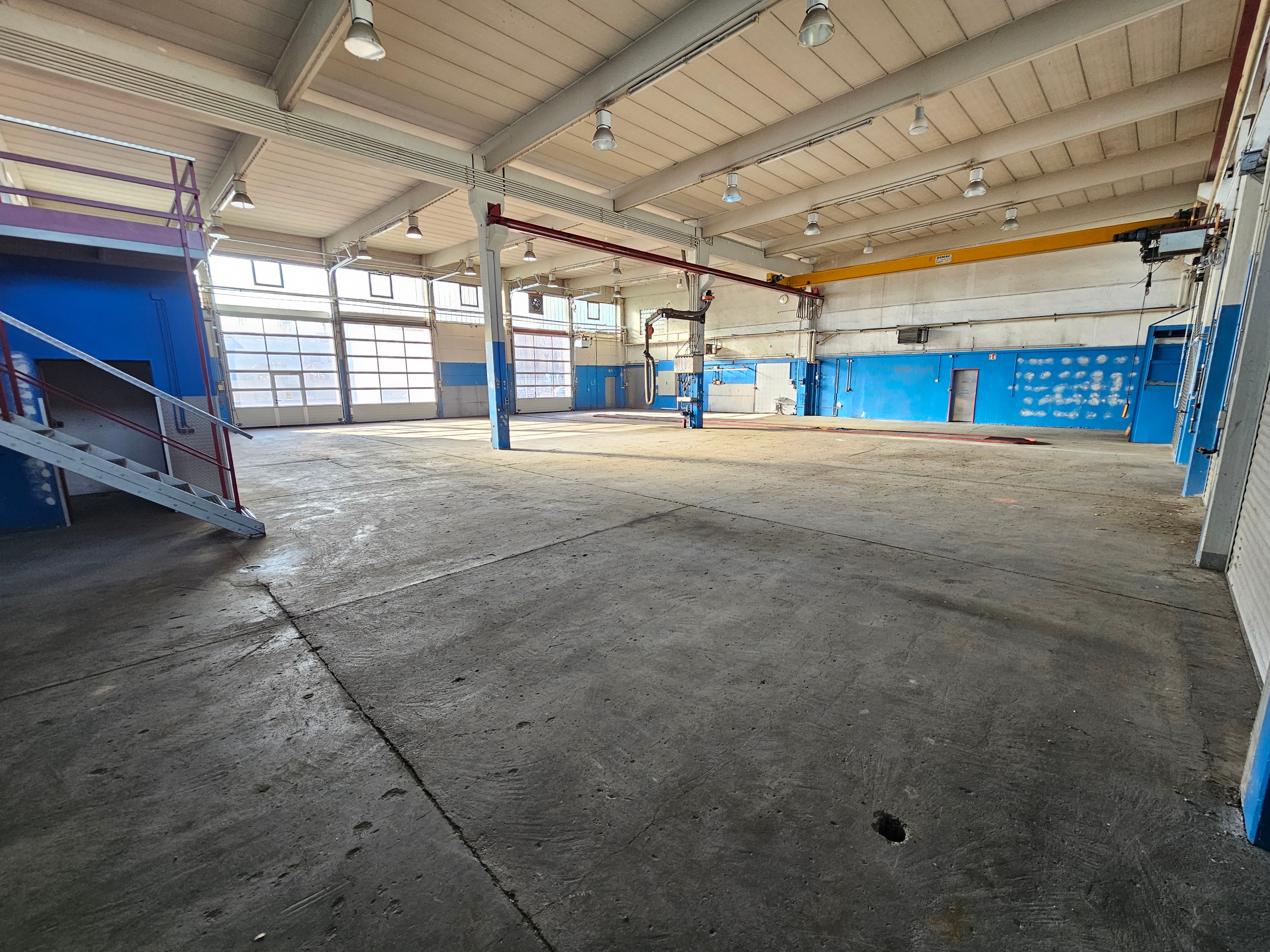 Provisionsfrei – Büro- und Werkstattgebäude auf 3.743 m² in Karlsfeld bei München