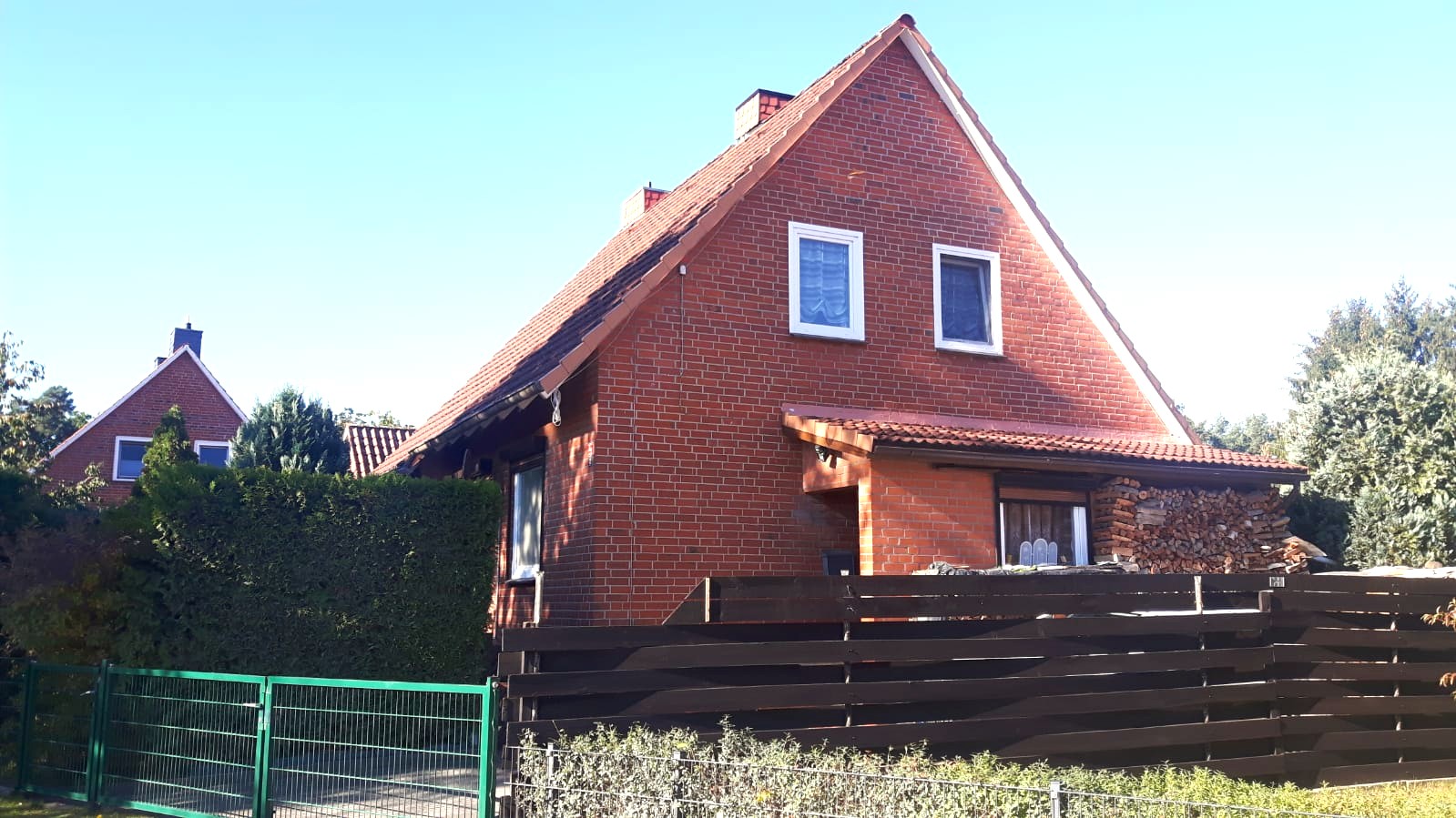 Einfamilienhaus, voll unterkellert, mit Garten und  Gartenschuppen.