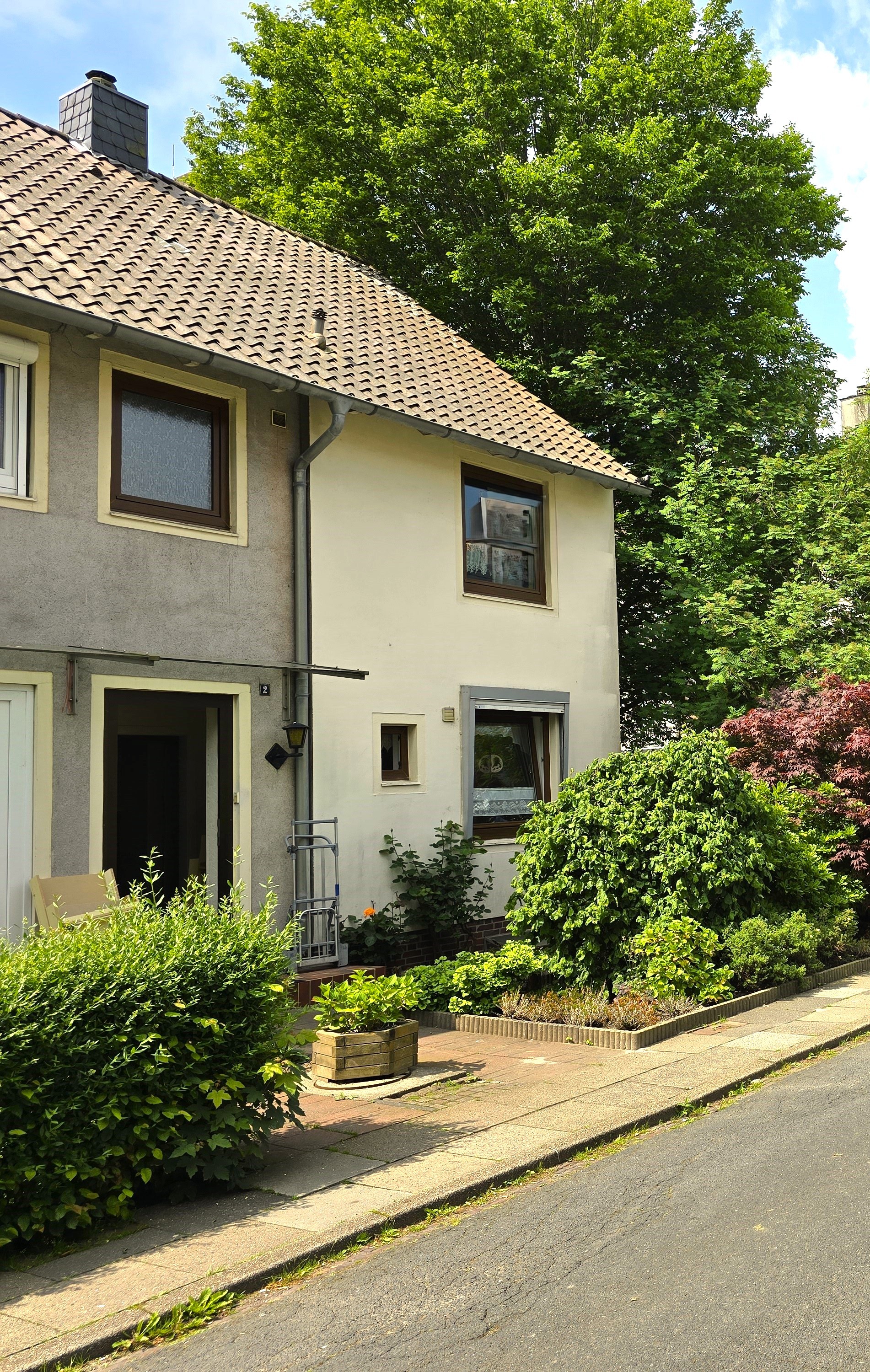 Ideal für Familien, Endreihenhaus mit Garten und zwei Garagen  in zentraler Lage von Nordenham