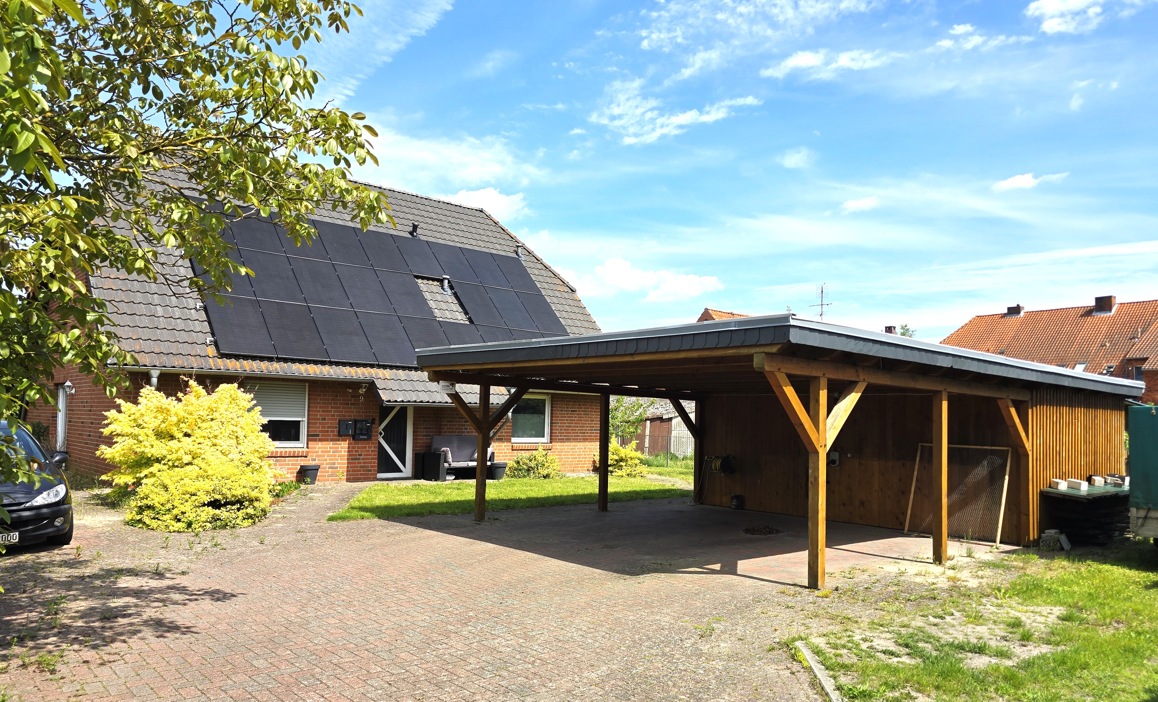 Sackgassenendlage im Zentrum von Bleckede, vermietetes Zweifamilienhaus mit PV-Anlage und Wallbox