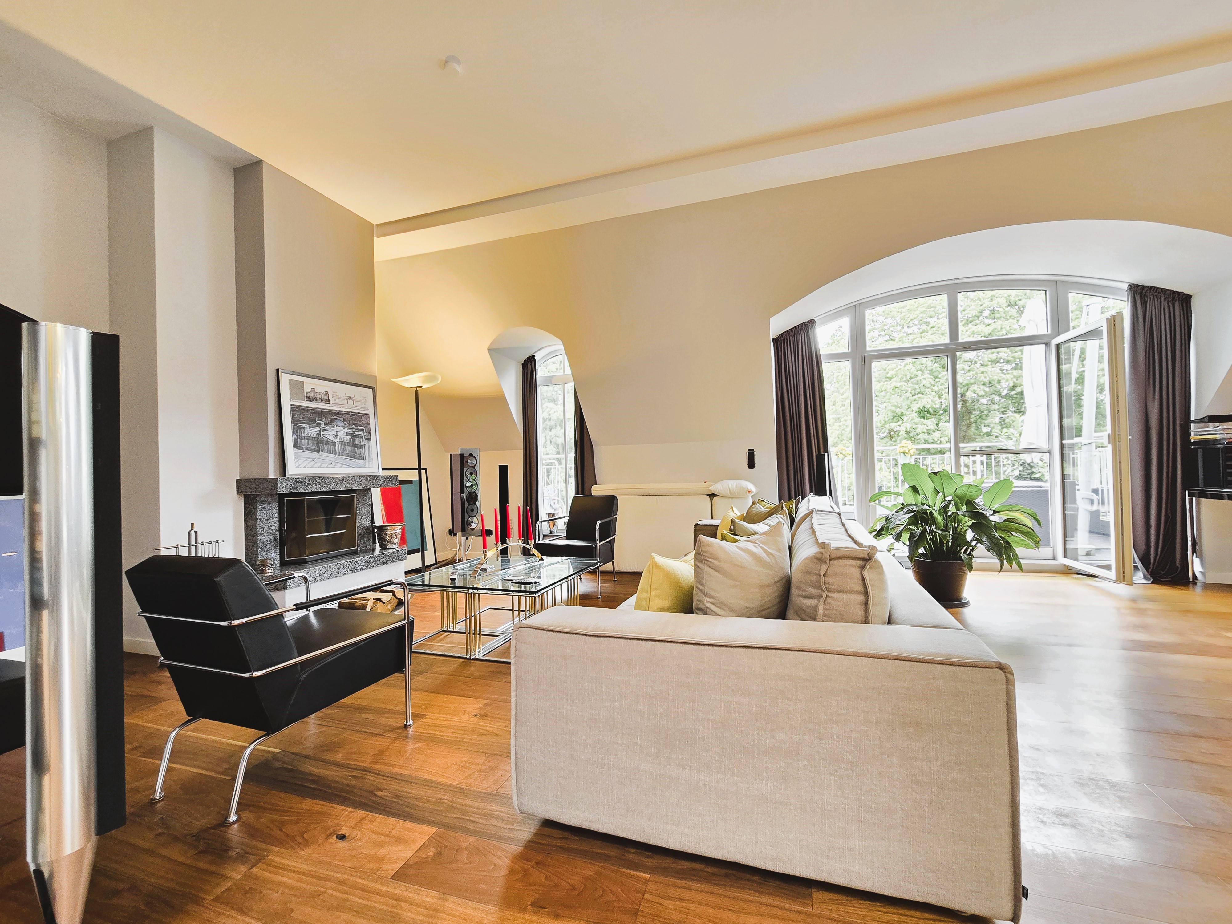 Exklusive Dachgeschosswohnung mit Loft-Charakter und Dachterrasse in Berlin-Grunewald
