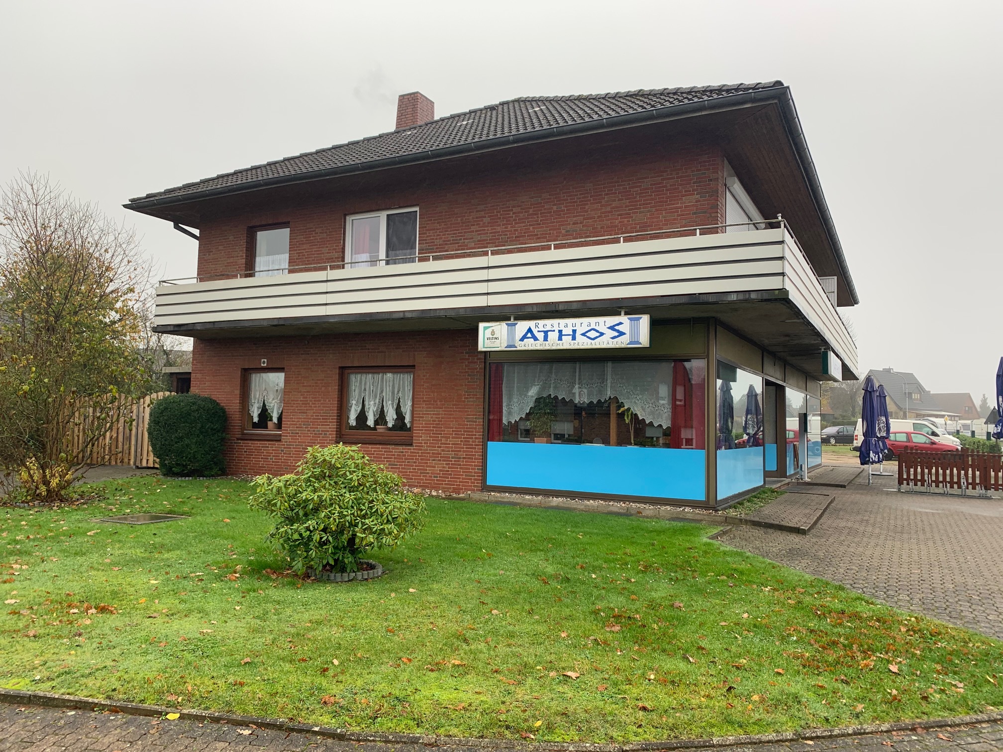 Gepflegtes Walmdachhaus mit 2 Wohneinheiten und Gewerbeeinheit in 25560 Schenefeld.