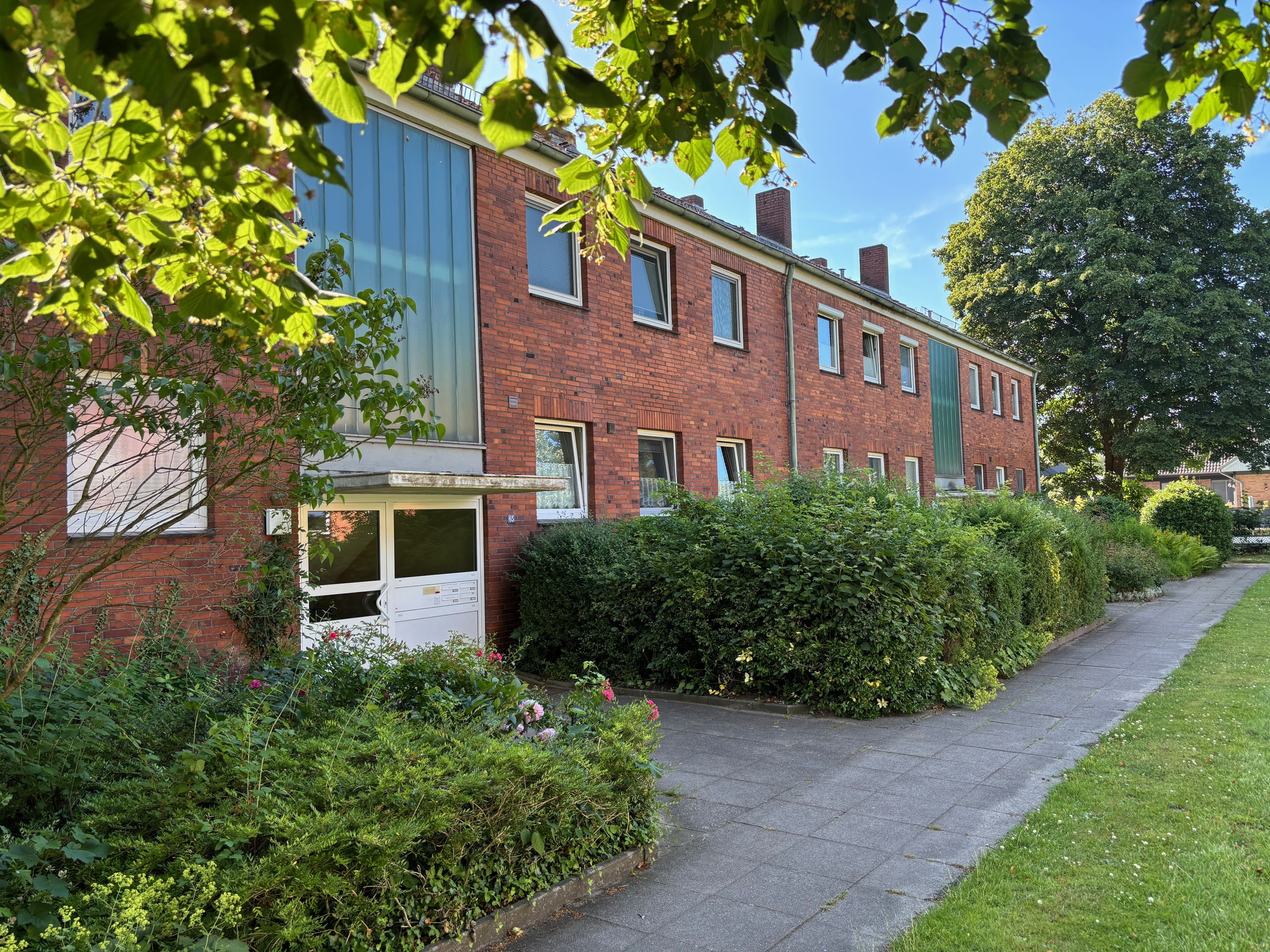 Preisbewusste 3 Zimmer Eigentumswohnung mit Balkon in 24768 Rendsburg.