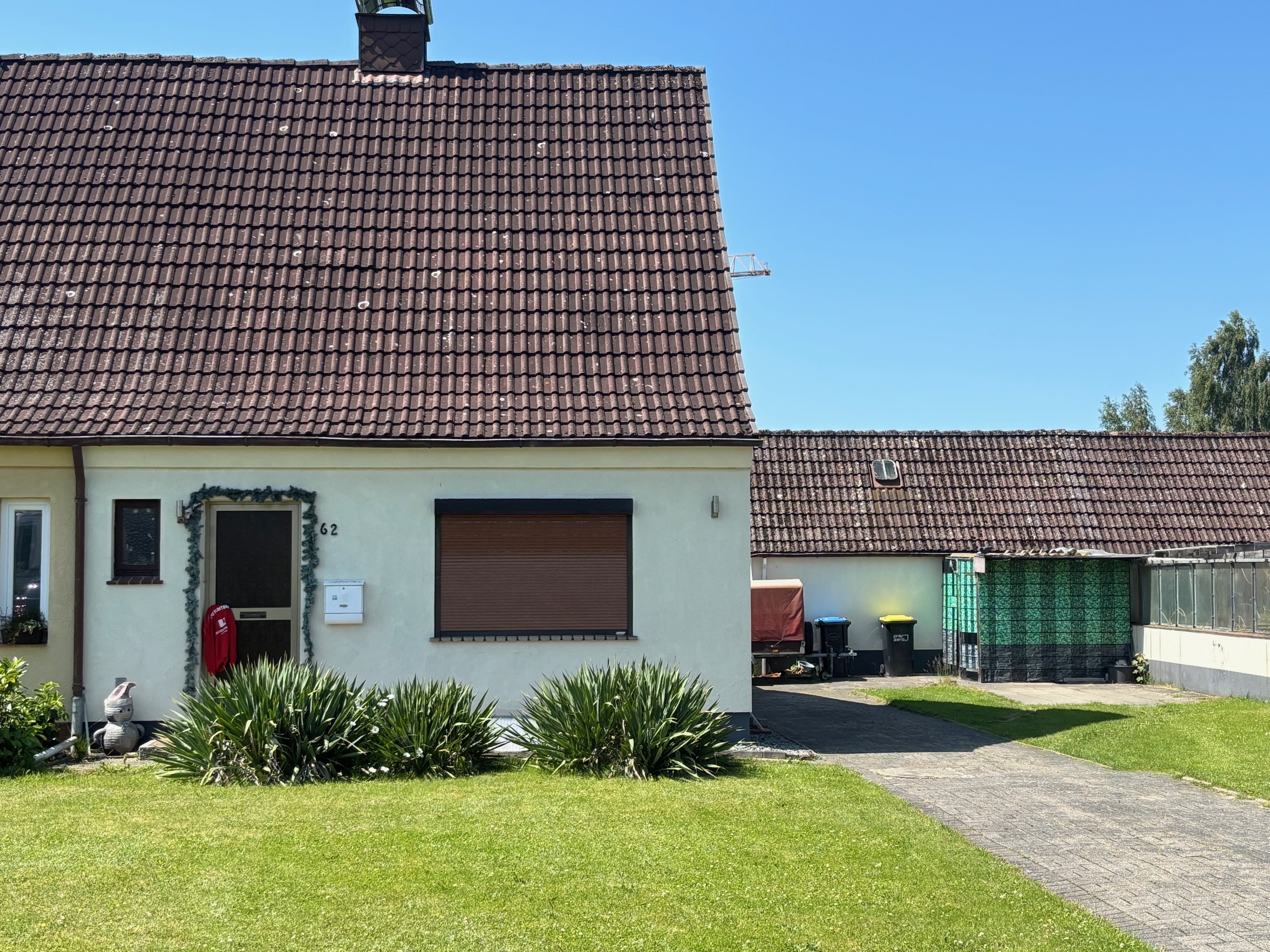 Preisbewusste Doppelhaushälfte sucht neuen Hausherrn in 24220 Flintbek.