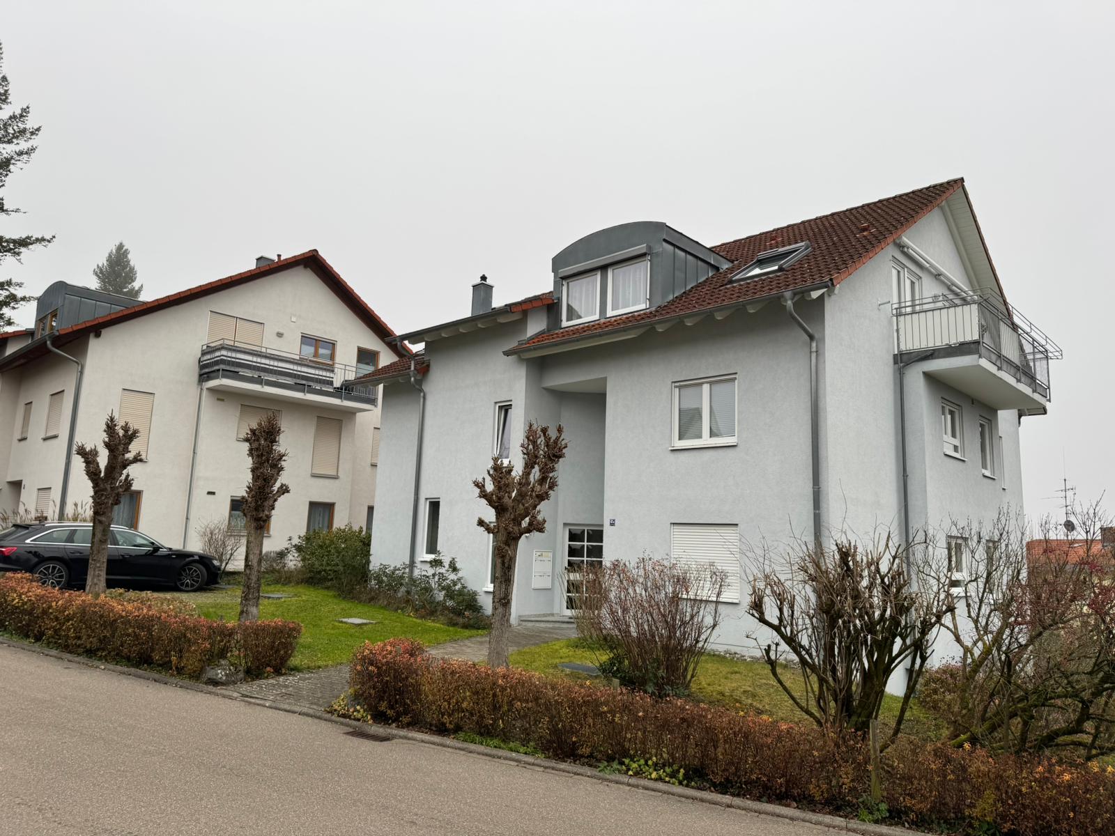 Wohnen mit Weitblick: Stilvolle, renovierte Traumwohnung mit Seeblick & 25 m² Terrasse