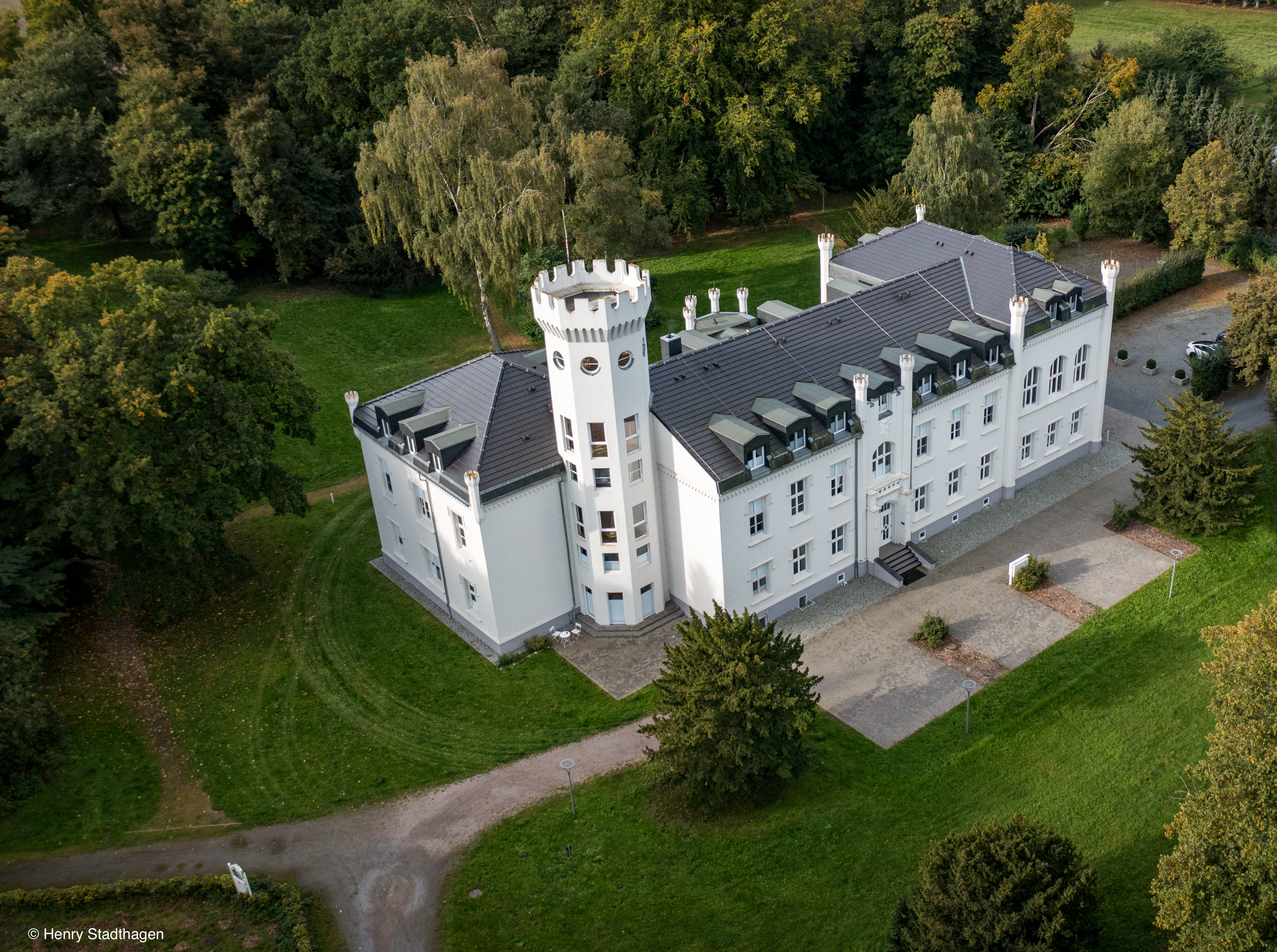 WERDEN SIE SCHLOSSHERR AN DER OSTSEE - EXKLUSIVE APPARTEMENTS VOR DEN TOREN DER HANSESTADT STRALSUND – VERKAUF - Luftbild