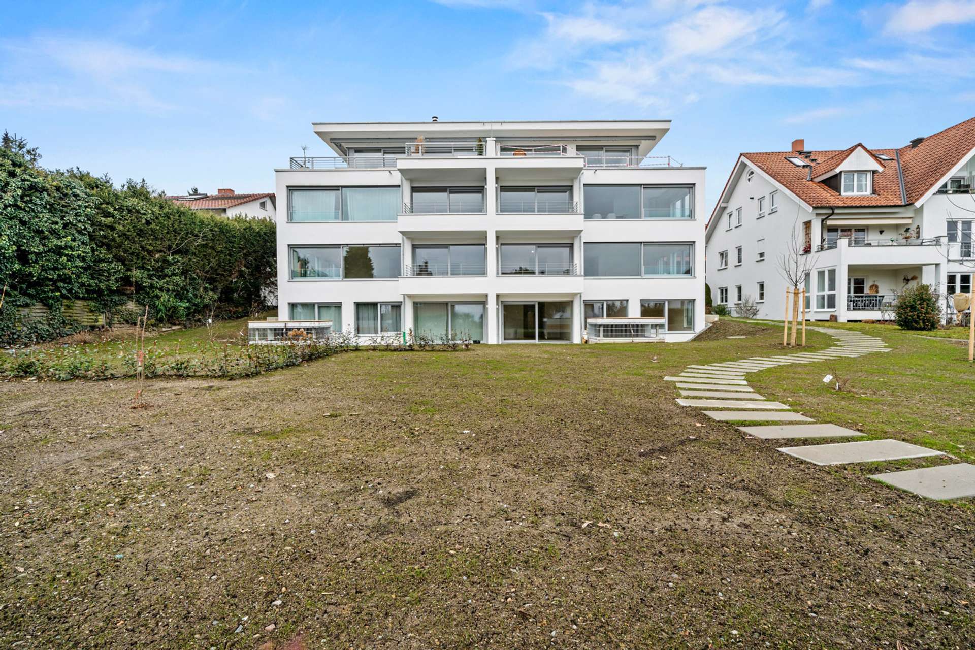 ERSTBEZUG MIT SEEBLICK: STILVOLLE NEUBAUWOHNUNG IN ÜBERLINGEN – VERKAUF - Außenansicht