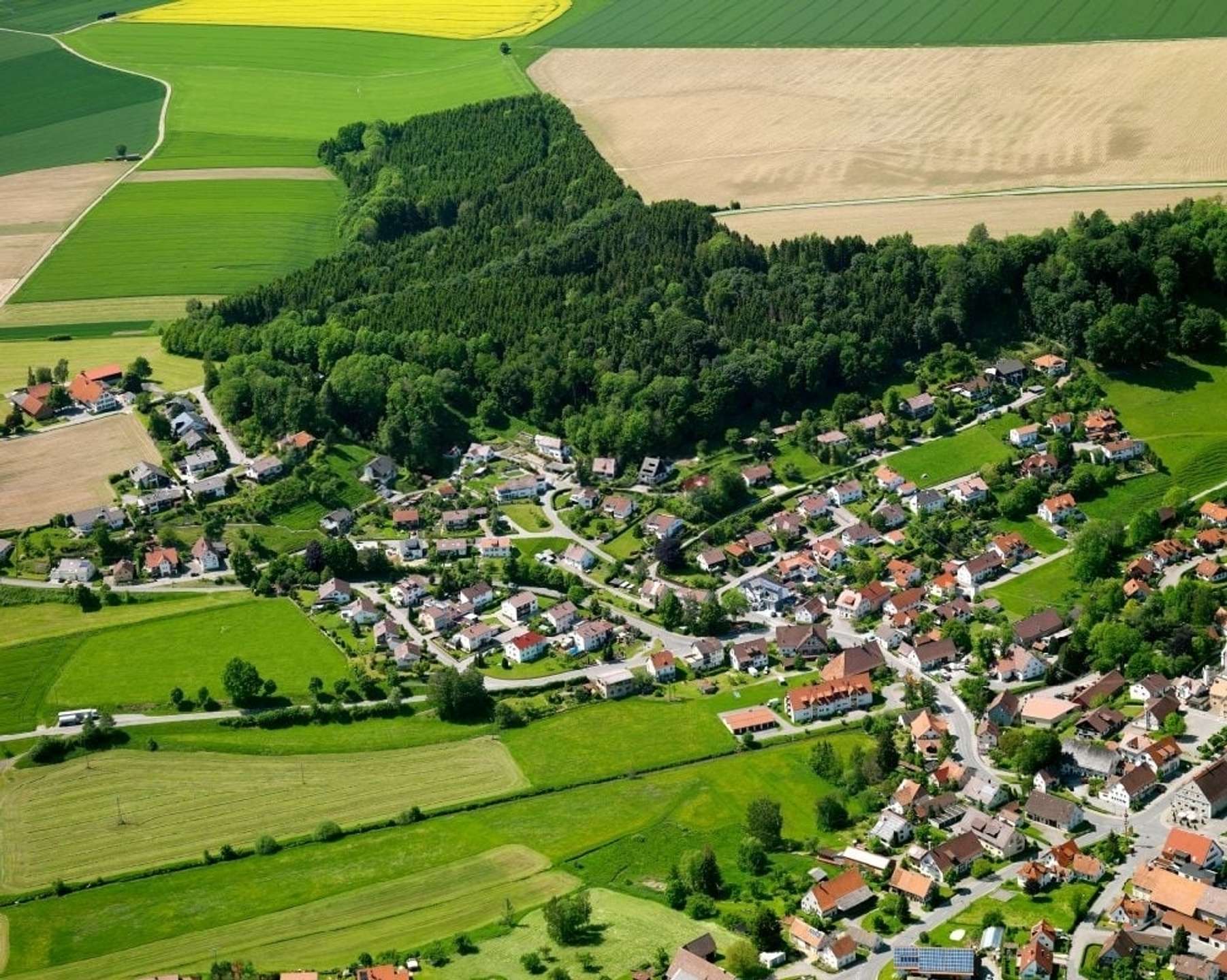 JETZT VORMERKEN: GEPLANTE MEHRFAMILIENHäUSER MIT 10 EXKLUSIVEN WOHNUNGEN IN EBERHARDZELL – VERKAUF - Luftbild
