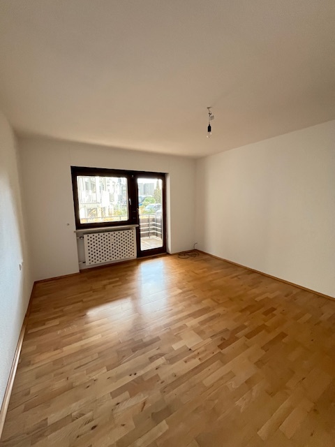 HELLE 3,5-ZIMMER-WOHNUNG NAHE BODENSEE – IDEAL FüR EIGENNUTZER UND ANLEGER – VERKAUF - Schlafzimmer
