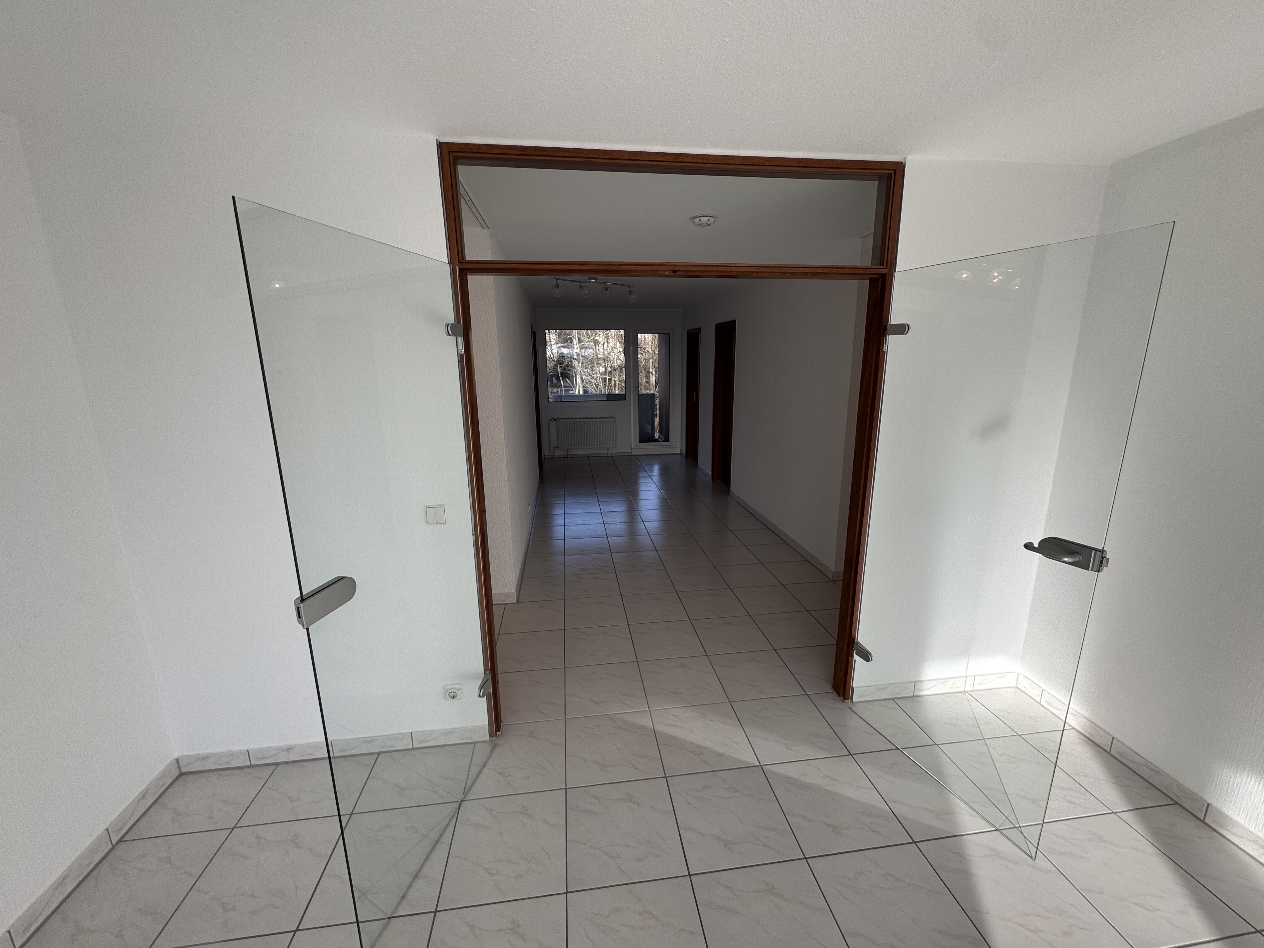 RUHIGE 4,5 ZIMMER WOHNUNG IN STUTTGART-MöHRINGEN – VERKAUF - Durchgang