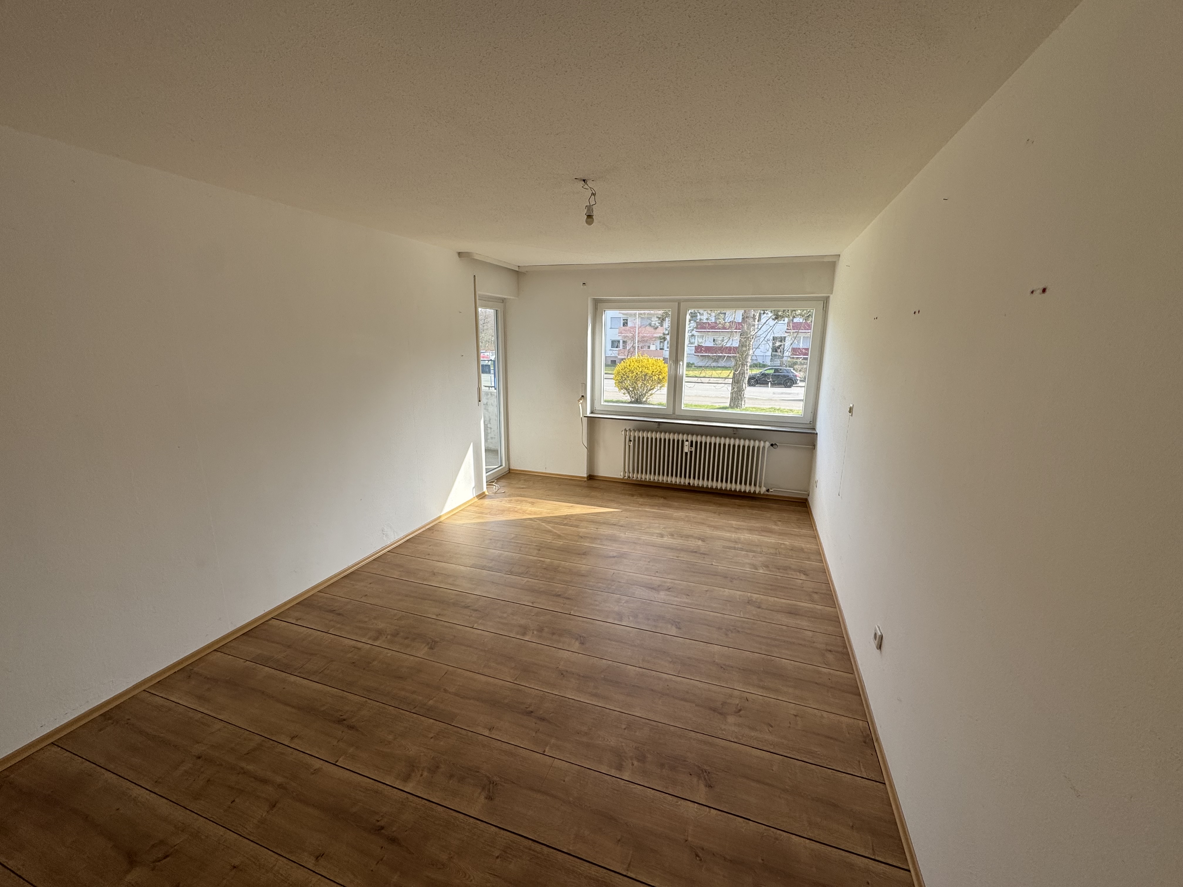 REDUZIERTER PREIS - HELLE 2-ZIMMER-WOHNUNG MIT 65 M² IN RUHIGER LAGE – VERKAUF - IMG_2256