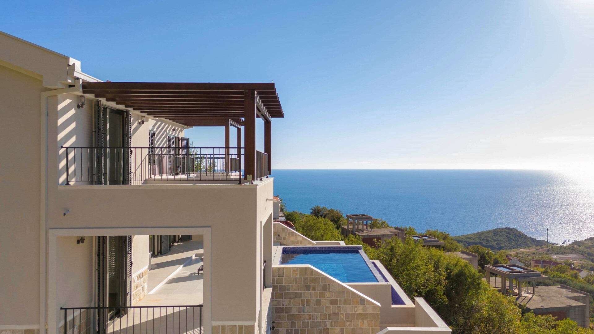 LUXUS VILLA IN MONTENEGRO - NEUBAU – VERKAUF - 23-luxury-4-bdr-villa-with-a-pool-and-open-seaview-1