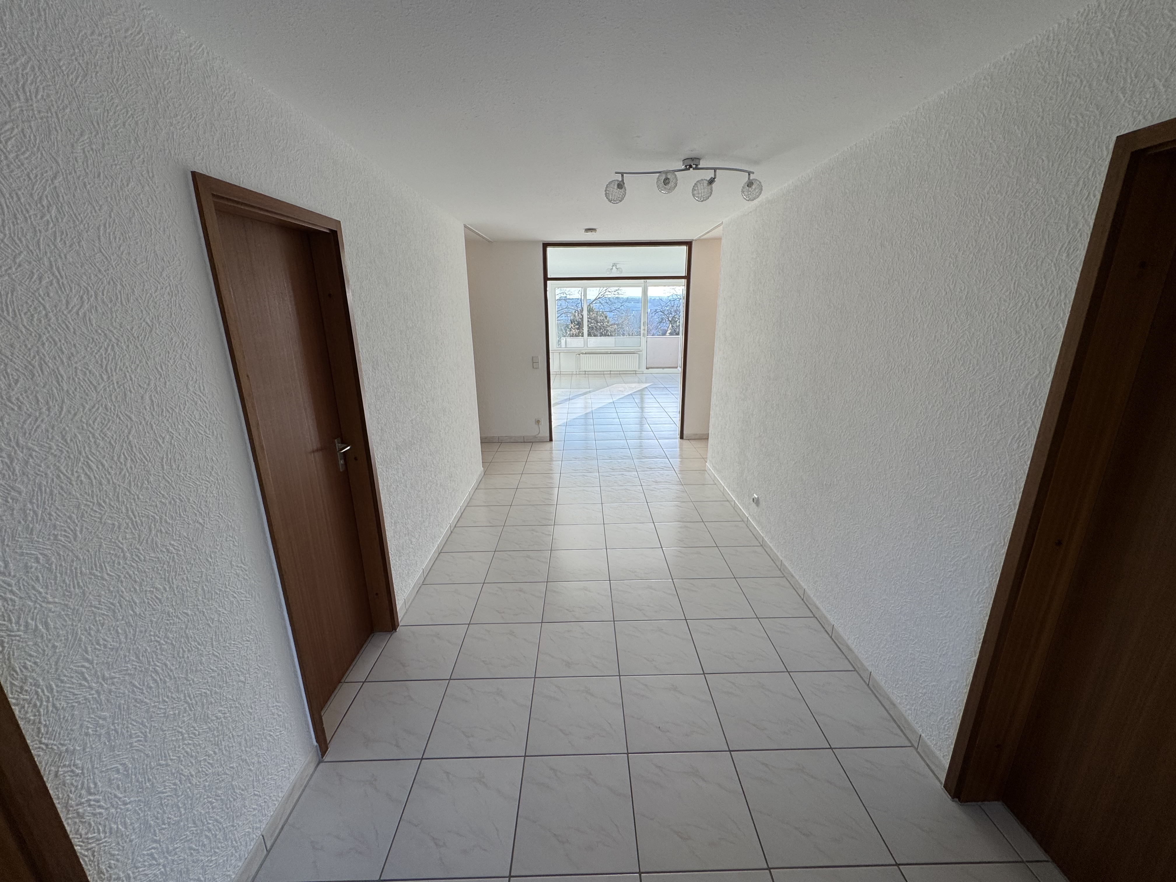 RUHIGE 4,5 ZIMMER WOHNUNG IN STUTTGART-MöHRINGEN – VERKAUF - Diele