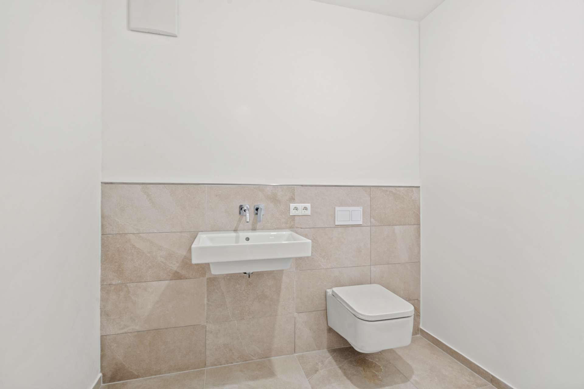 ERSTBEZUG MIT SEEBLICK: STILVOLLE NEUBAUWOHNUNG IN ÜBERLINGEN – VERKAUF - Gäste-WC