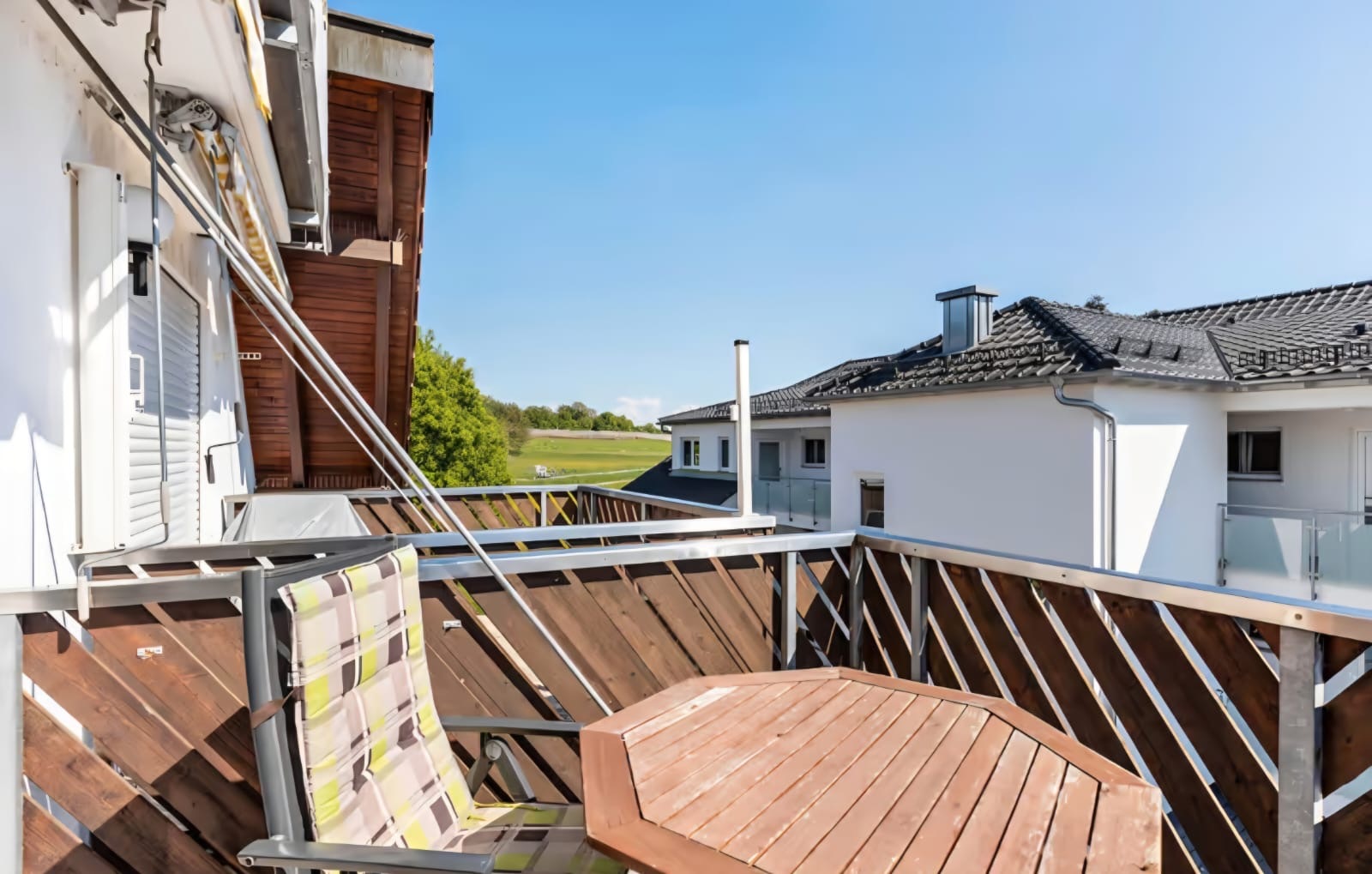 RUHIGE 2,5-ZI.-WOHNUNG MIT FERIENLIZENZ – IDEALE KAPITALANLAGE MIT RENDITEPOTENZIAL – VERKAUF - Balkon