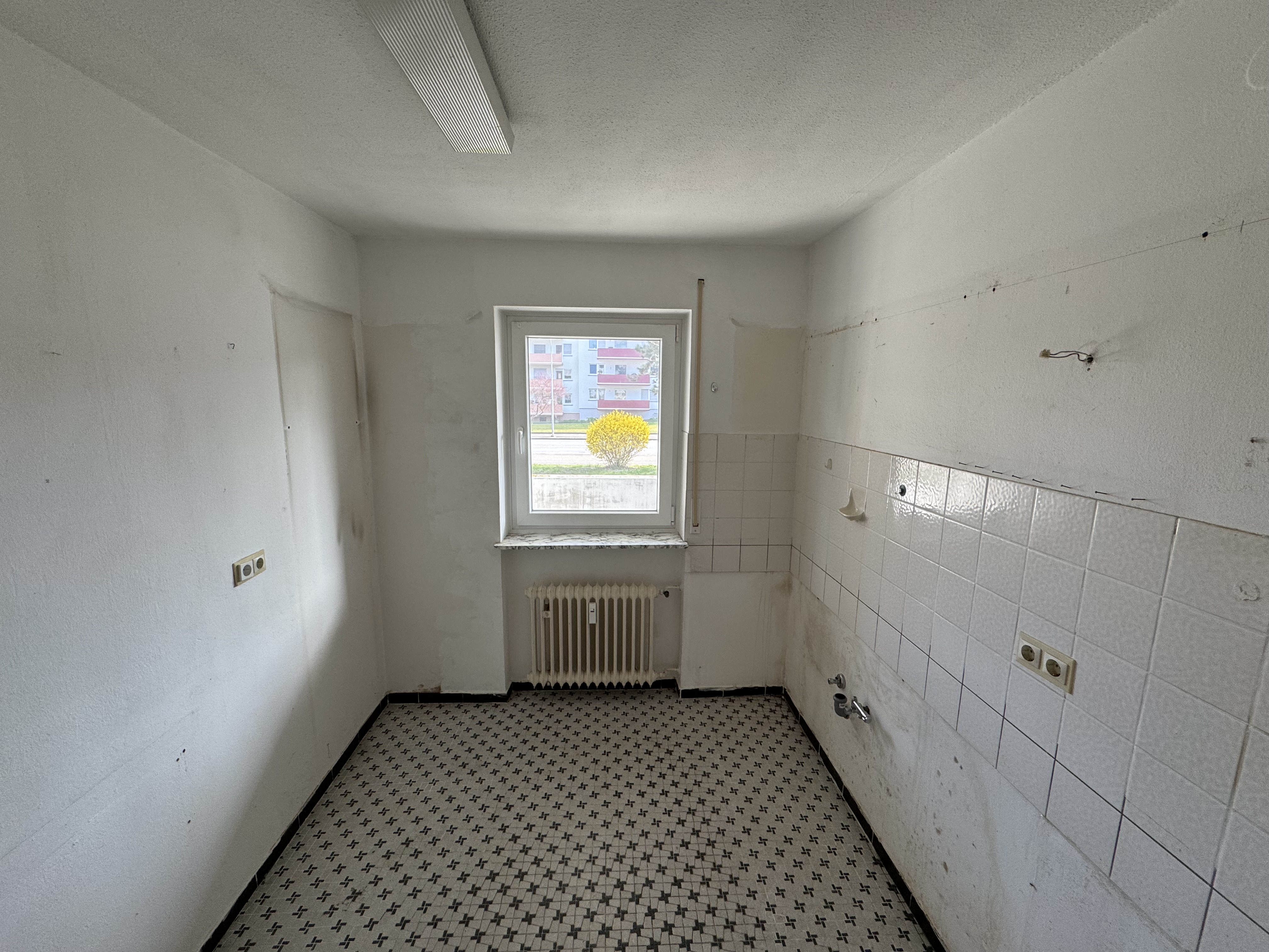 REDUZIERTER PREIS - HELLE 2-ZIMMER-WOHNUNG MIT 65 M² IN RUHIGER LAGE – VERKAUF - IMG_2253