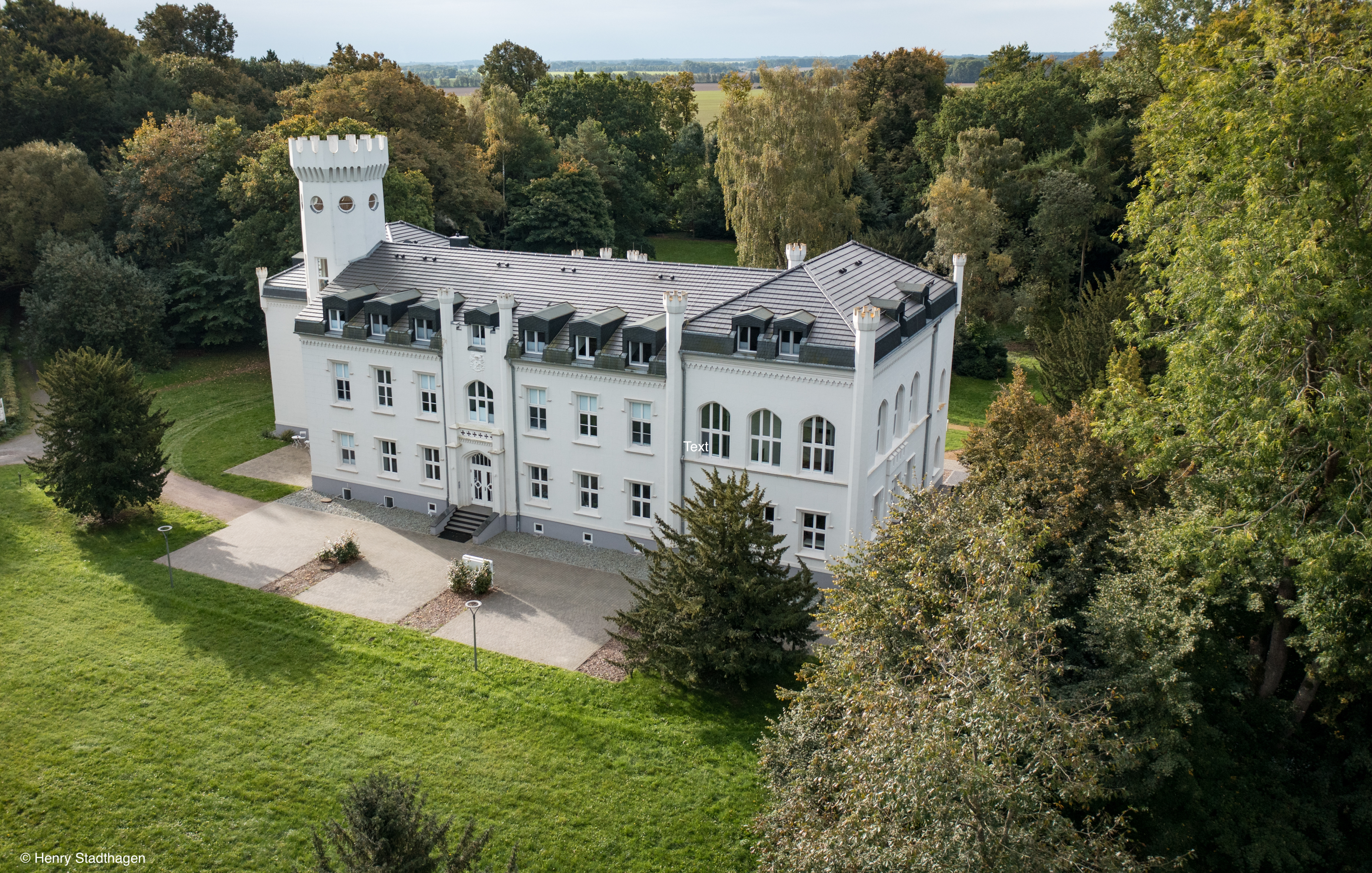 WERDEN SIE SCHLOSSHERR AN DER OSTSEE - EXKLUSIVE APPARTEMENTS VOR DEN TOREN DER HANSESTADT STRALSUND – VERKAUF - Luftbild