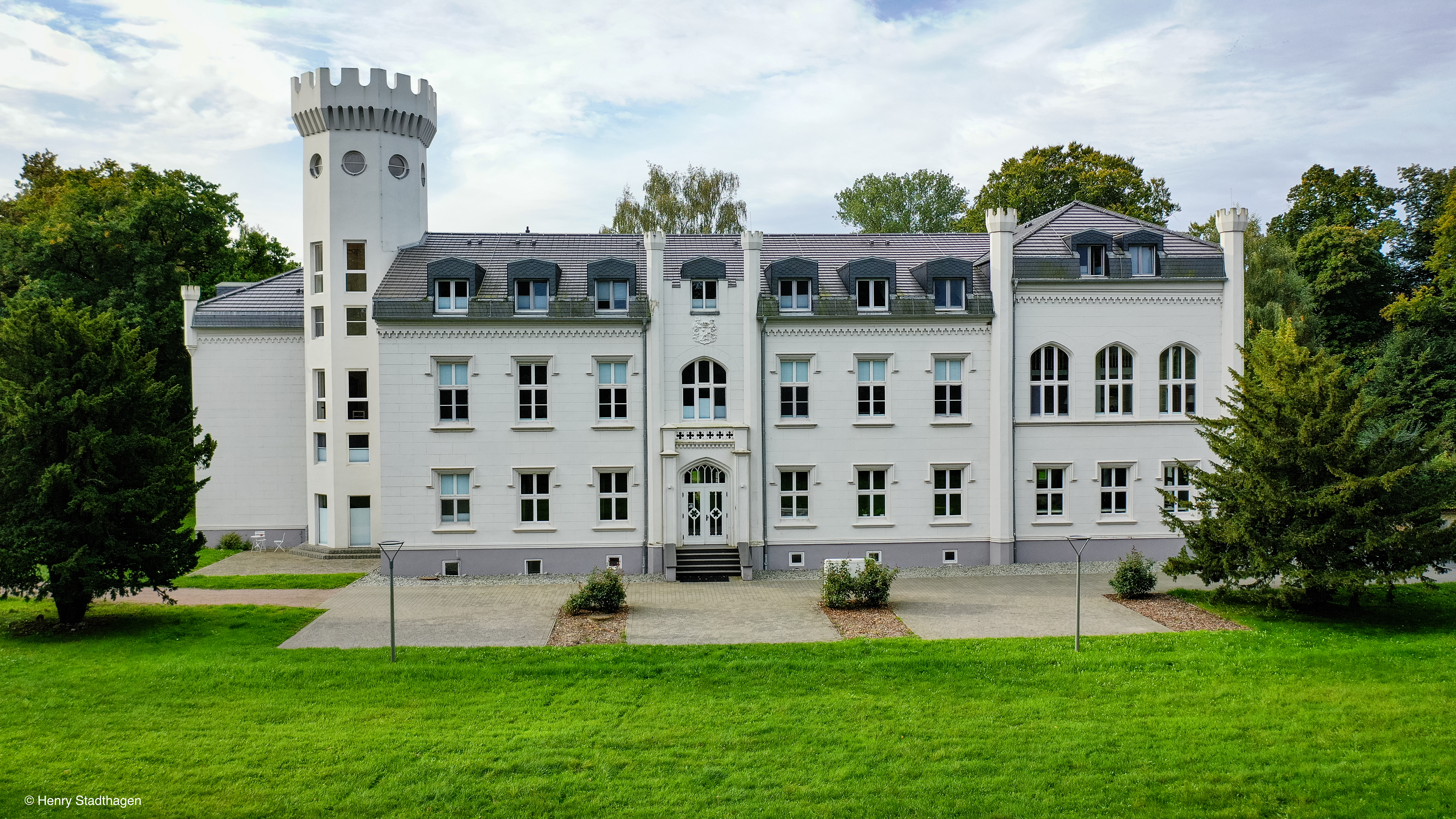 WERDEN SIE SCHLOSSHERR AN DER OSTSEE - EXKLUSIVE APPARTEMENTS VOR DEN TOREN DER HANSESTADT STRALSUND – VERKAUF - Außenansicht