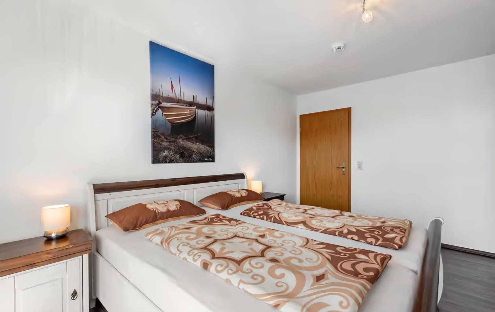 RUHIGE 2,5-ZI.-WOHNUNG MIT FERIENLIZENZ – IDEALE KAPITALANLAGE MIT RENDITEPOTENZIAL – VERKAUF - Schlafzimmer