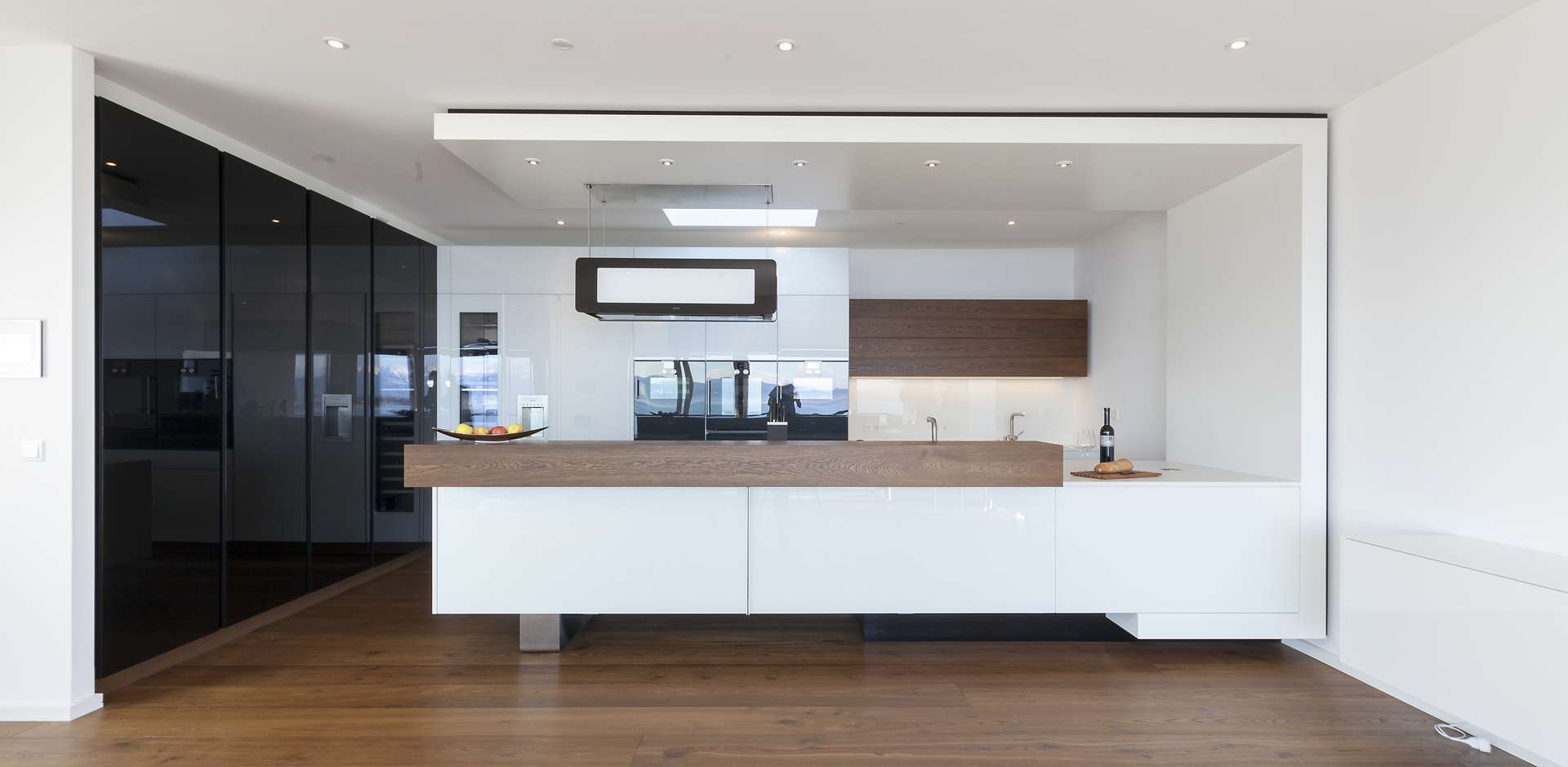 ERSTBEZUG MIT SEEBLICK: STILVOLLE NEUBAUWOHNUNG IN ÜBERLINGEN – VERKAUF - Küche