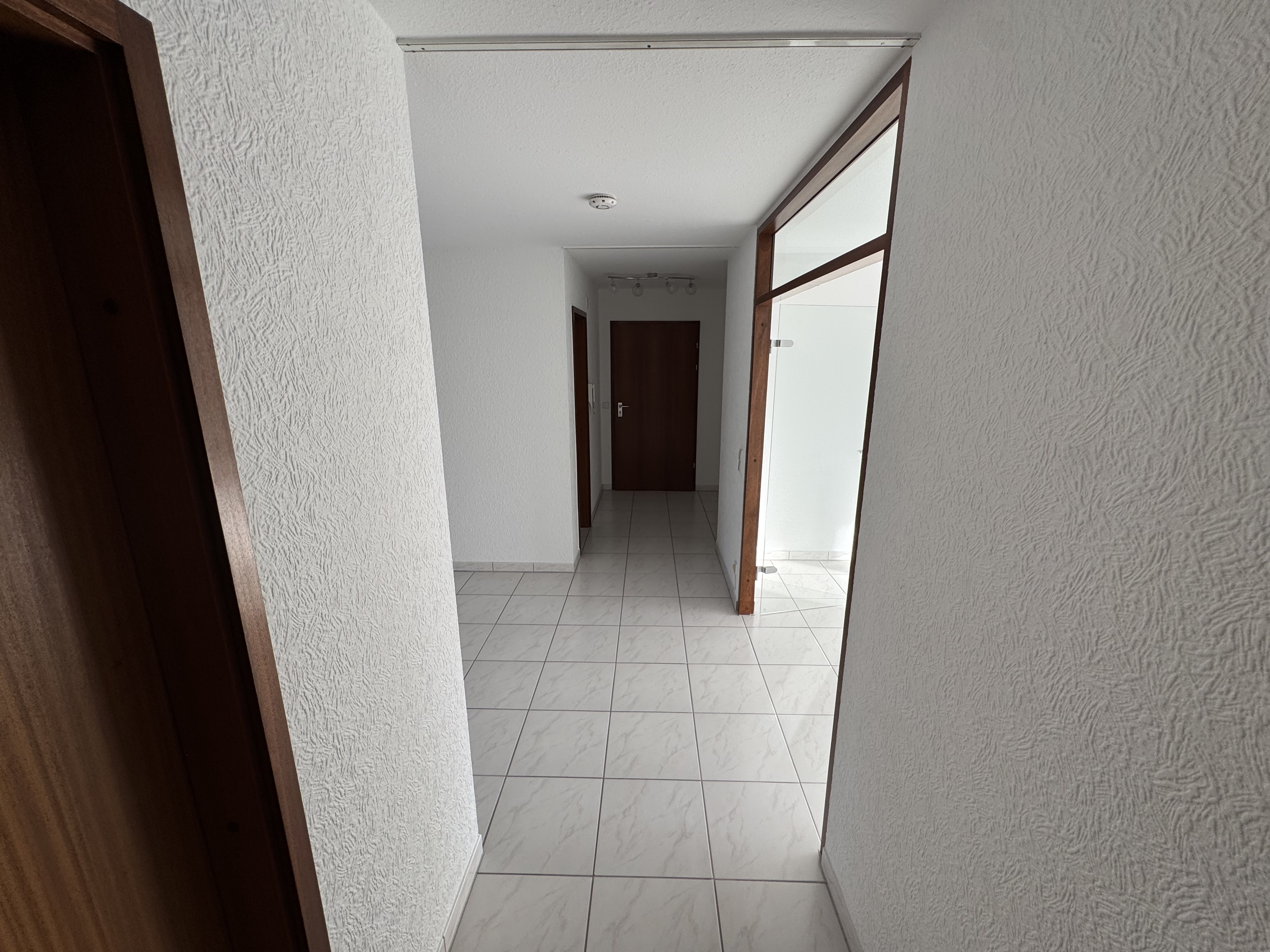 RUHIGE 4,5 ZIMMER WOHNUNG IN STUTTGART-MöHRINGEN – VERKAUF - Diele