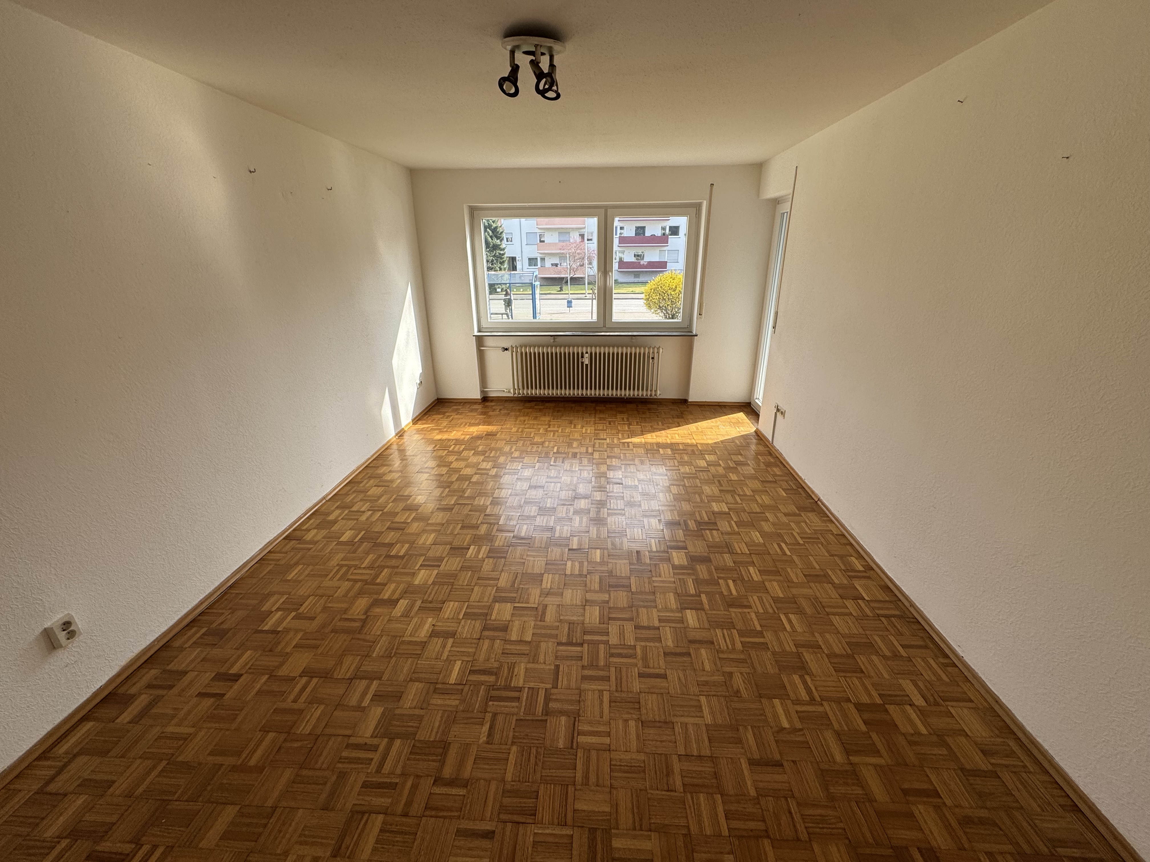REDUZIERTER PREIS - HELLE 2-ZIMMER-WOHNUNG MIT 65 M² IN RUHIGER LAGE – VERKAUF - IMG_2249