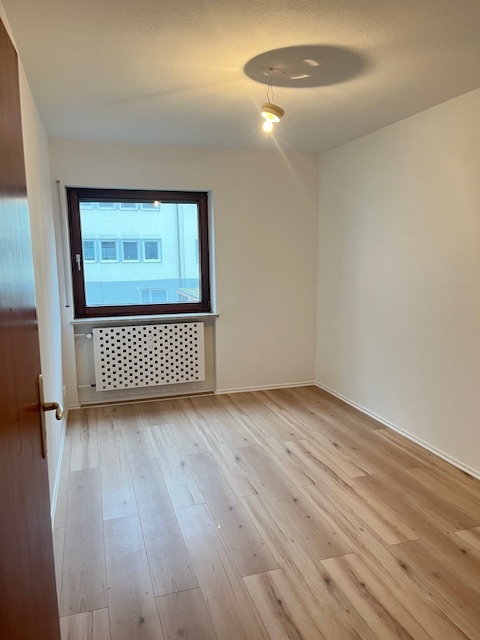 HELLE 3,5-ZIMMER-WOHNUNG NAHE BODENSEE – IDEAL FüR EIGENNUTZER UND ANLEGER – VERKAUF - Kinderzimmer 1