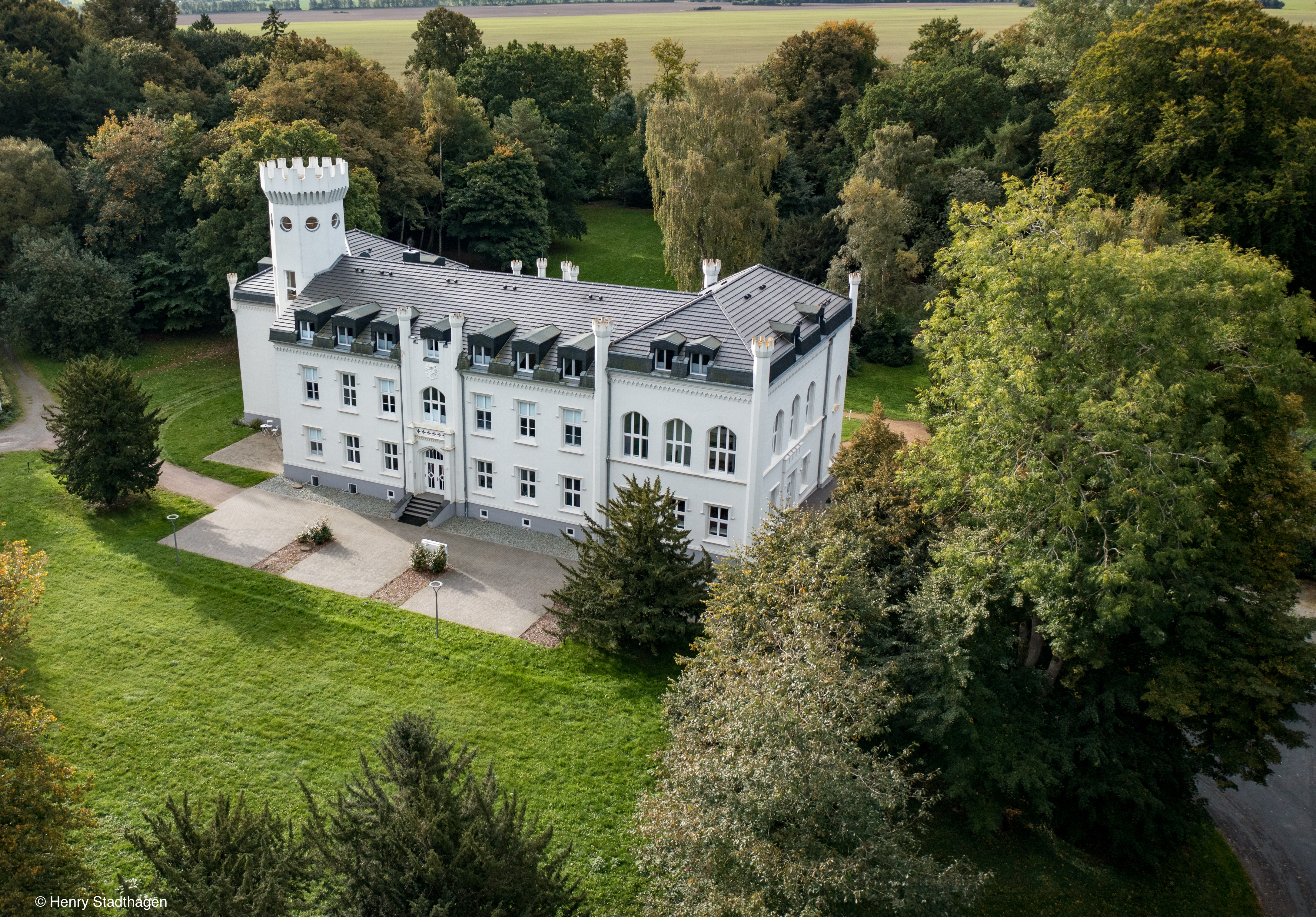 WERDEN SIE SCHLOSSHERR AN DER OSTSEE - EXKLUSIVE APPARTEMENTS VOR DEN TOREN DER HANSESTADT STRALSUND – VERKAUF - Luftbild