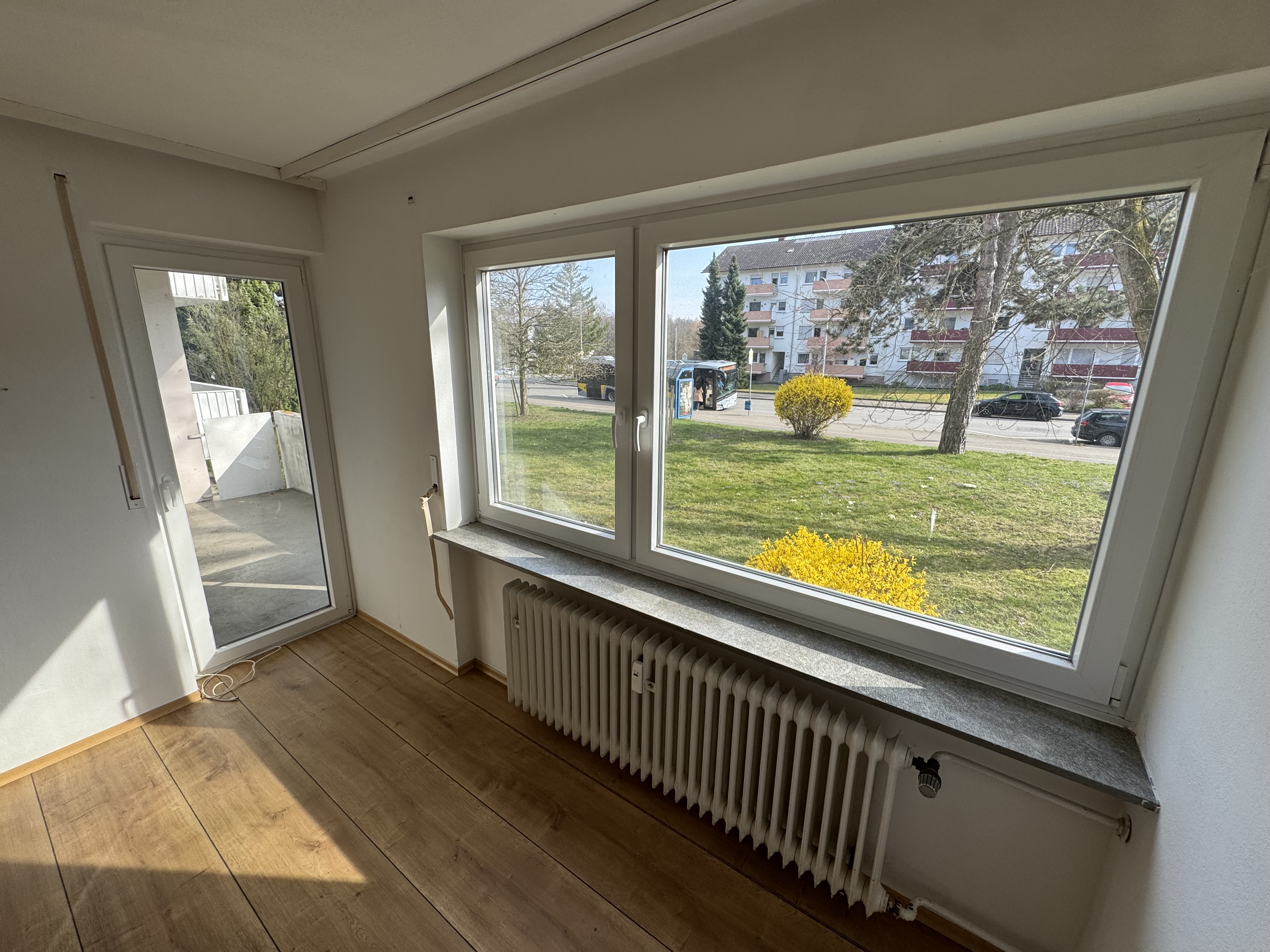 REDUZIERTER PREIS - HELLE 2-ZIMMER-WOHNUNG MIT 65 M² IN RUHIGER LAGE – VERKAUF - IMG_2257