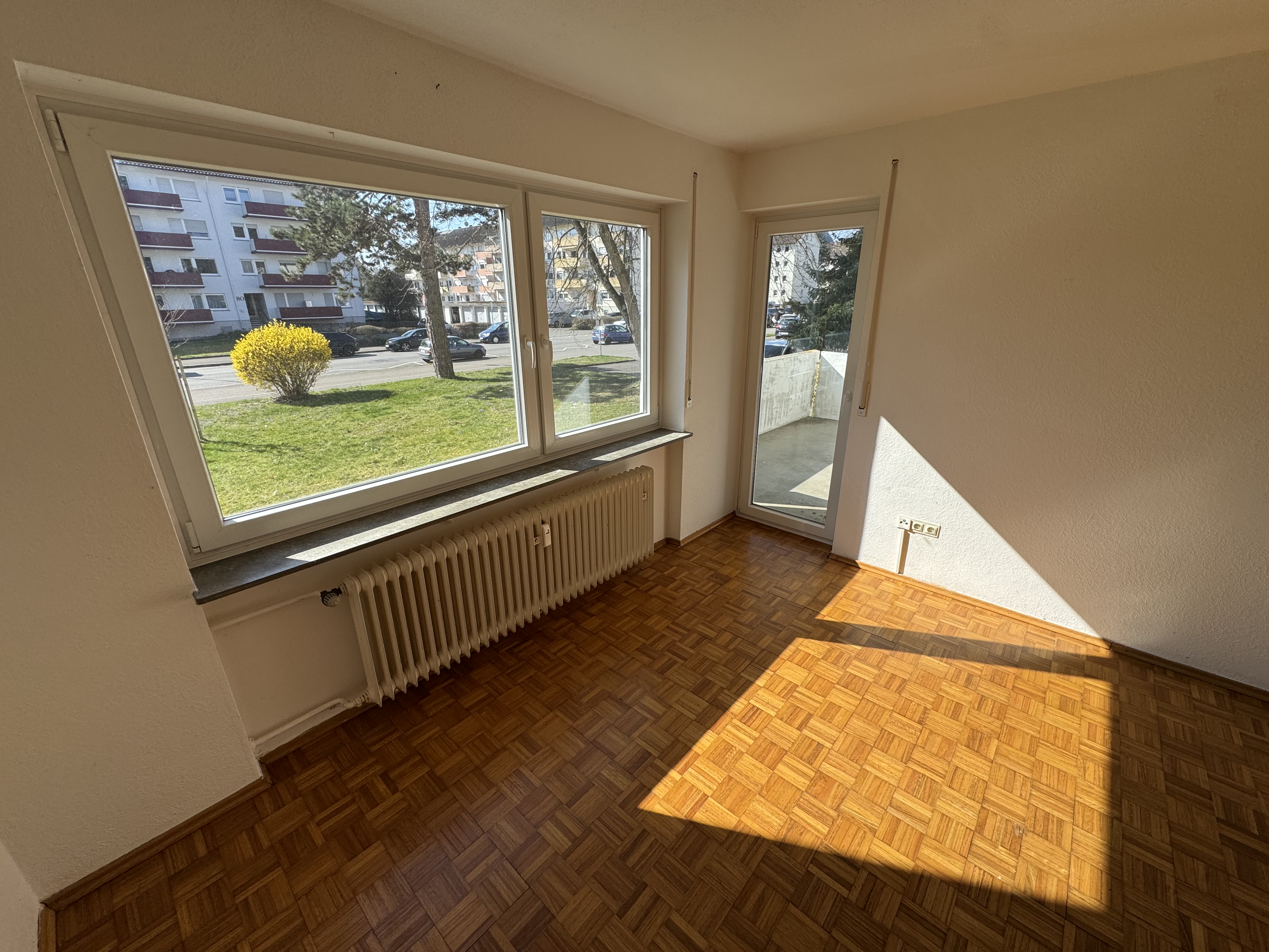 REDUZIERTER PREIS - HELLE 2-ZIMMER-WOHNUNG MIT 65 M² IN RUHIGER LAGE – VERKAUF - IMG_2232