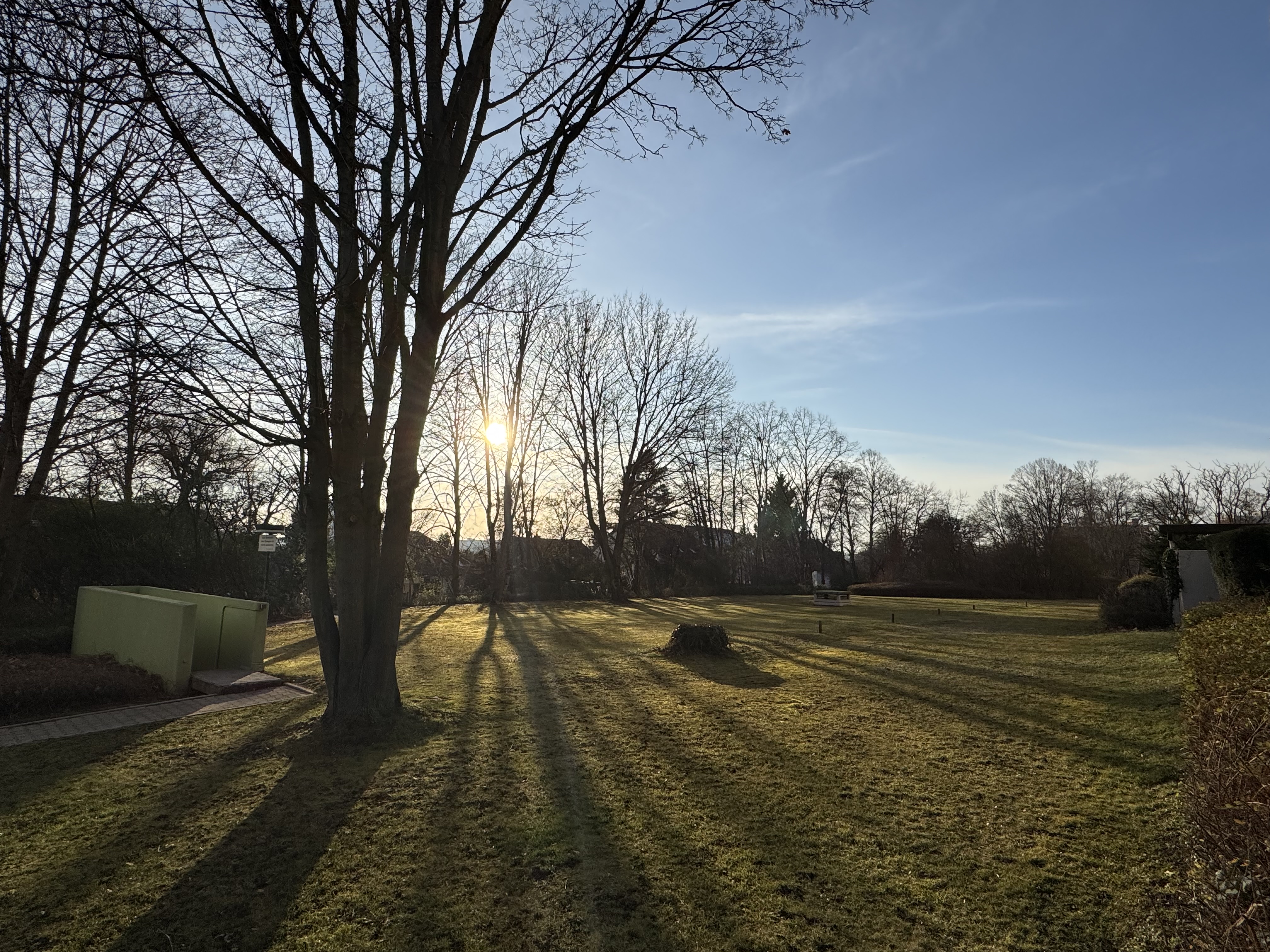RUHIGE 4,5 ZIMMER WOHNUNG IN STUTTGART-MöHRINGEN – VERKAUF - Park vor der Türe